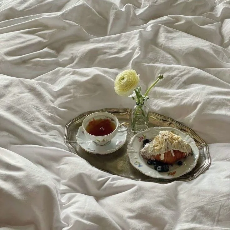 It&rsquo;s all about the little things. 🤍 What are your favorite things to romanticize? 😊#relationshitpod