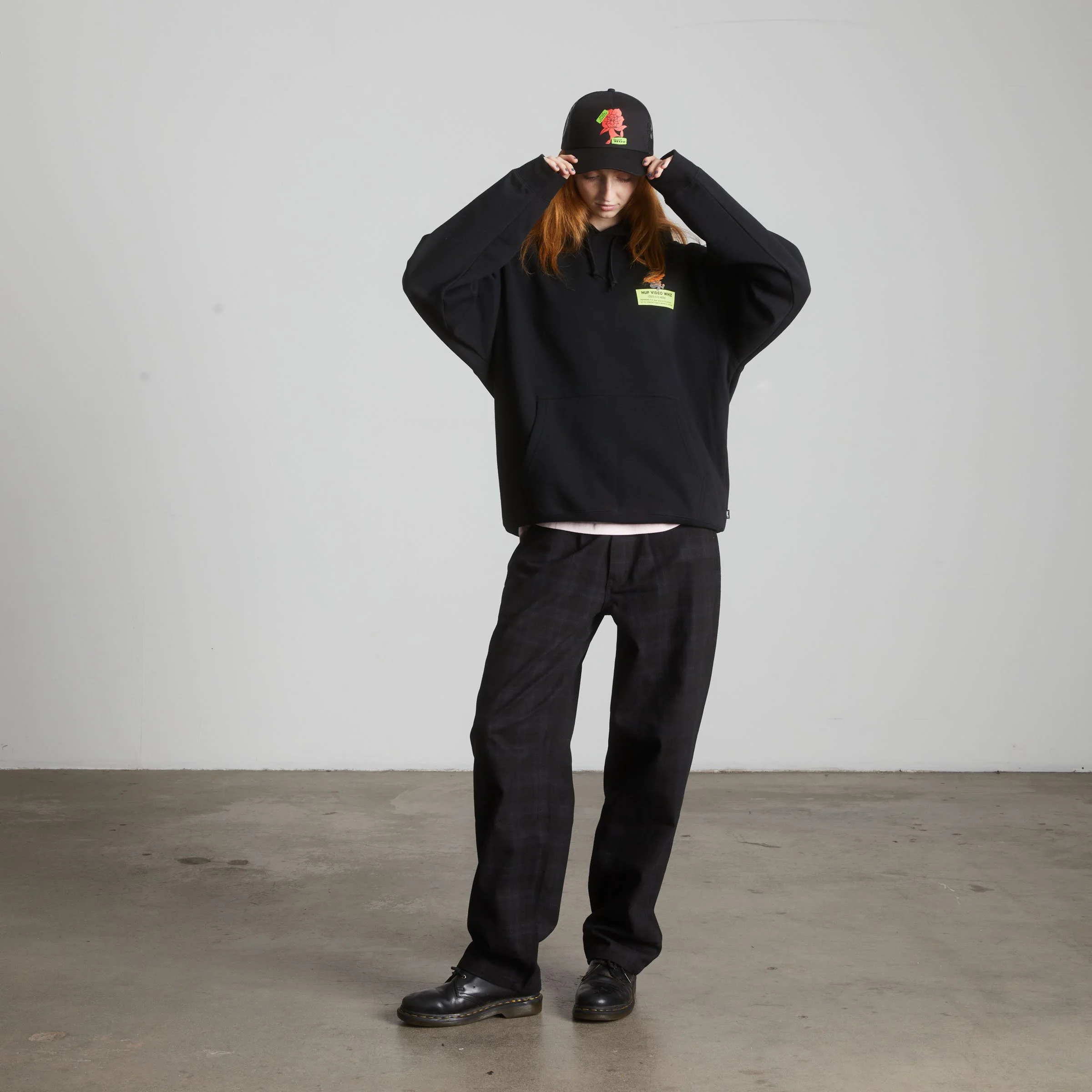 VIDEO-GENIE-PO-HOODIE_BLACK_PF00840_BLACK_M03.jpg