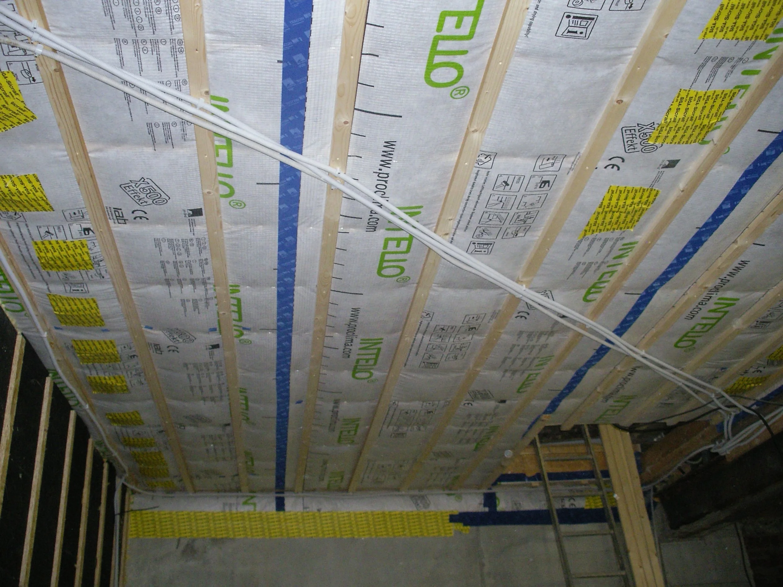 Alsook het ondersteunend latwerk plaatsen