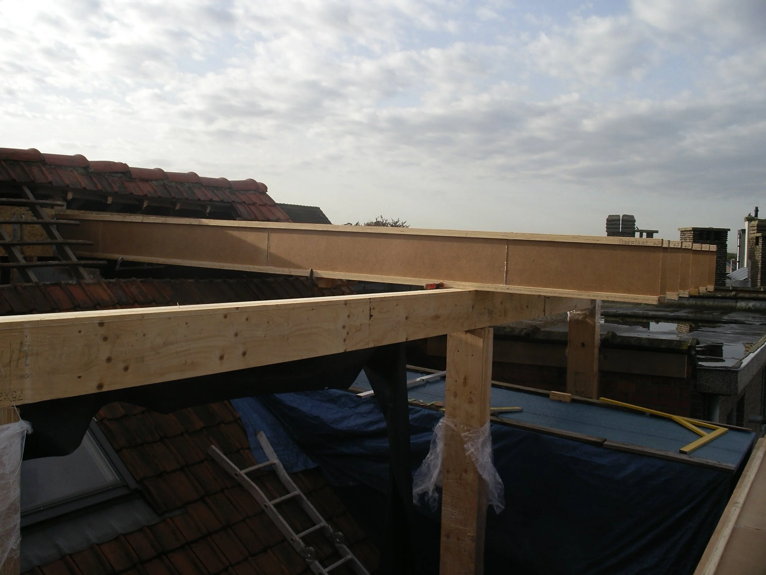 .... wat zeer vlot gaat dankzij het prefab geleverde maatwerk