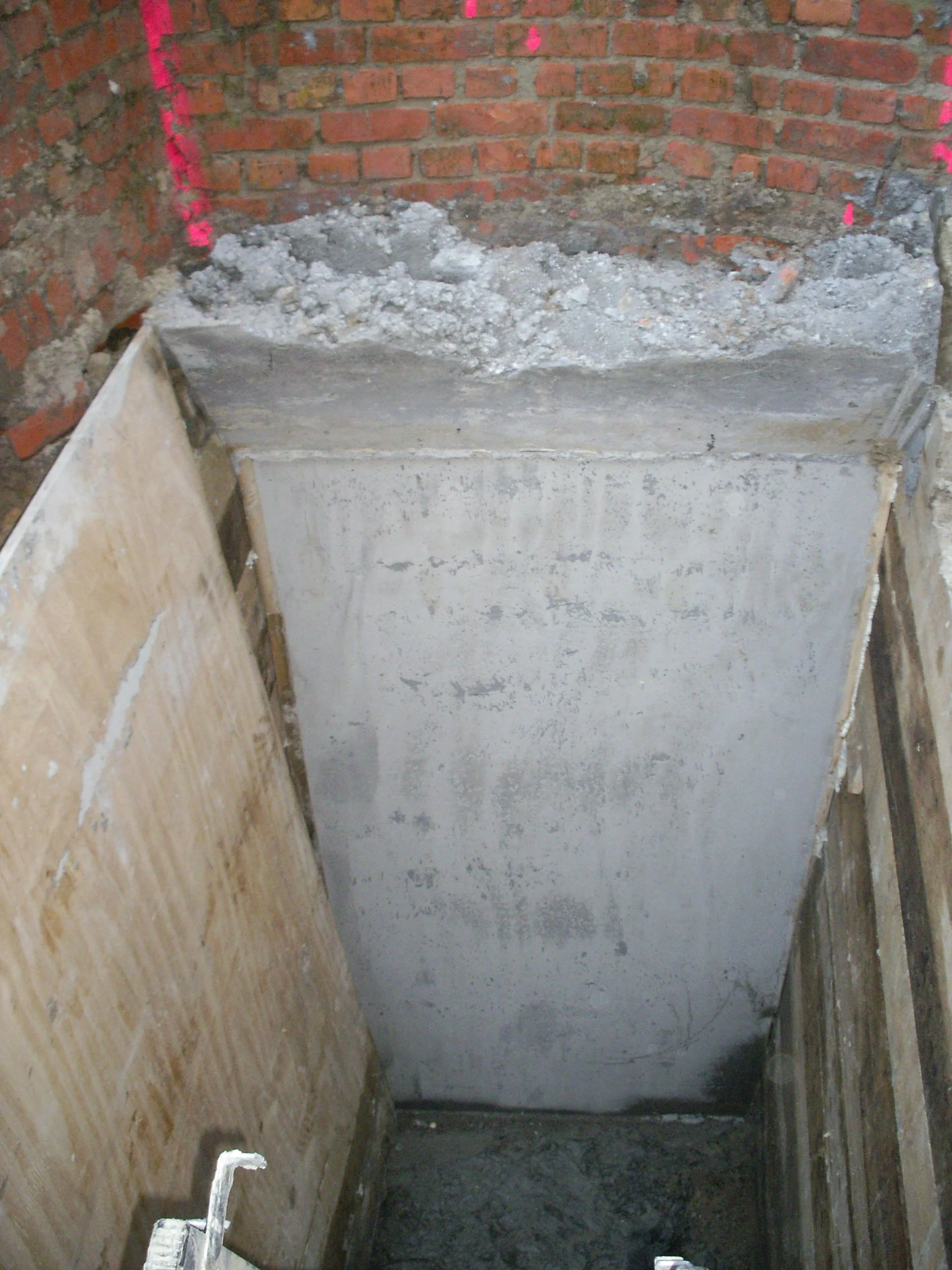 1 sleuf  gebetonneerd.