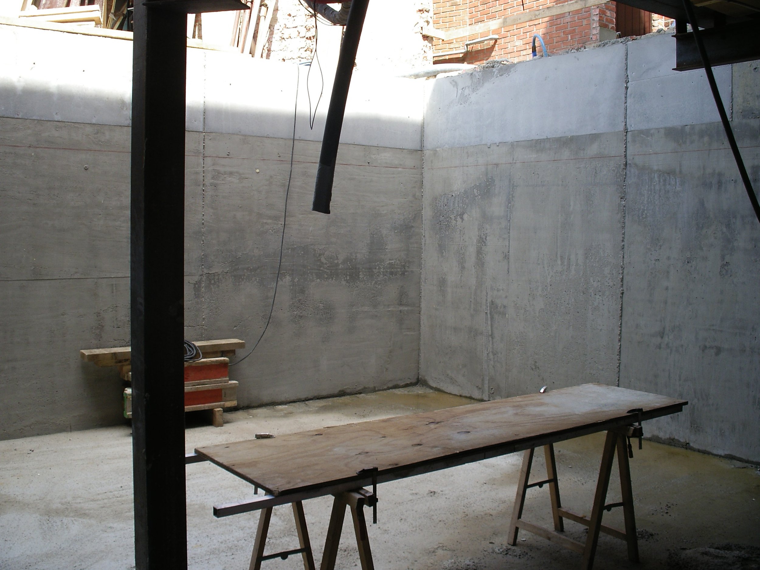 Na uitvoering van de kelderwanden en vloerplaat is de nieuwe ondergronds ruimte klaar (in ruwbouw dan toch)