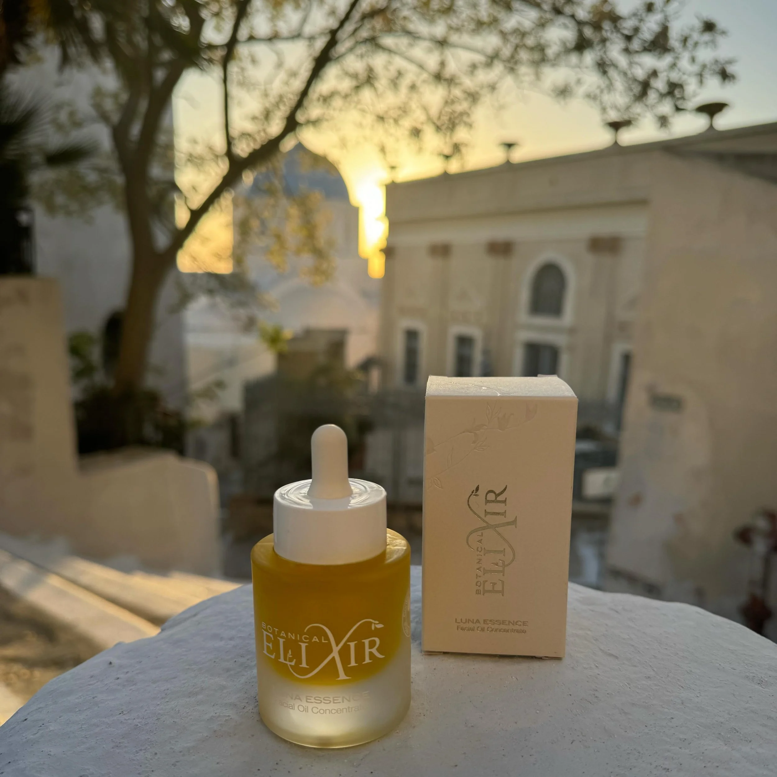 Summertime city breaks are in full swing and this is your friendly reminder to make sure your Luna Essence is packed for that gorgeous ✨GLOW ✨ 
#organicskincare
#vegan
#crueltyfree 
#glow 
#sustainable 
#smallbusinessuk 
#womanfounder
#skininflammat