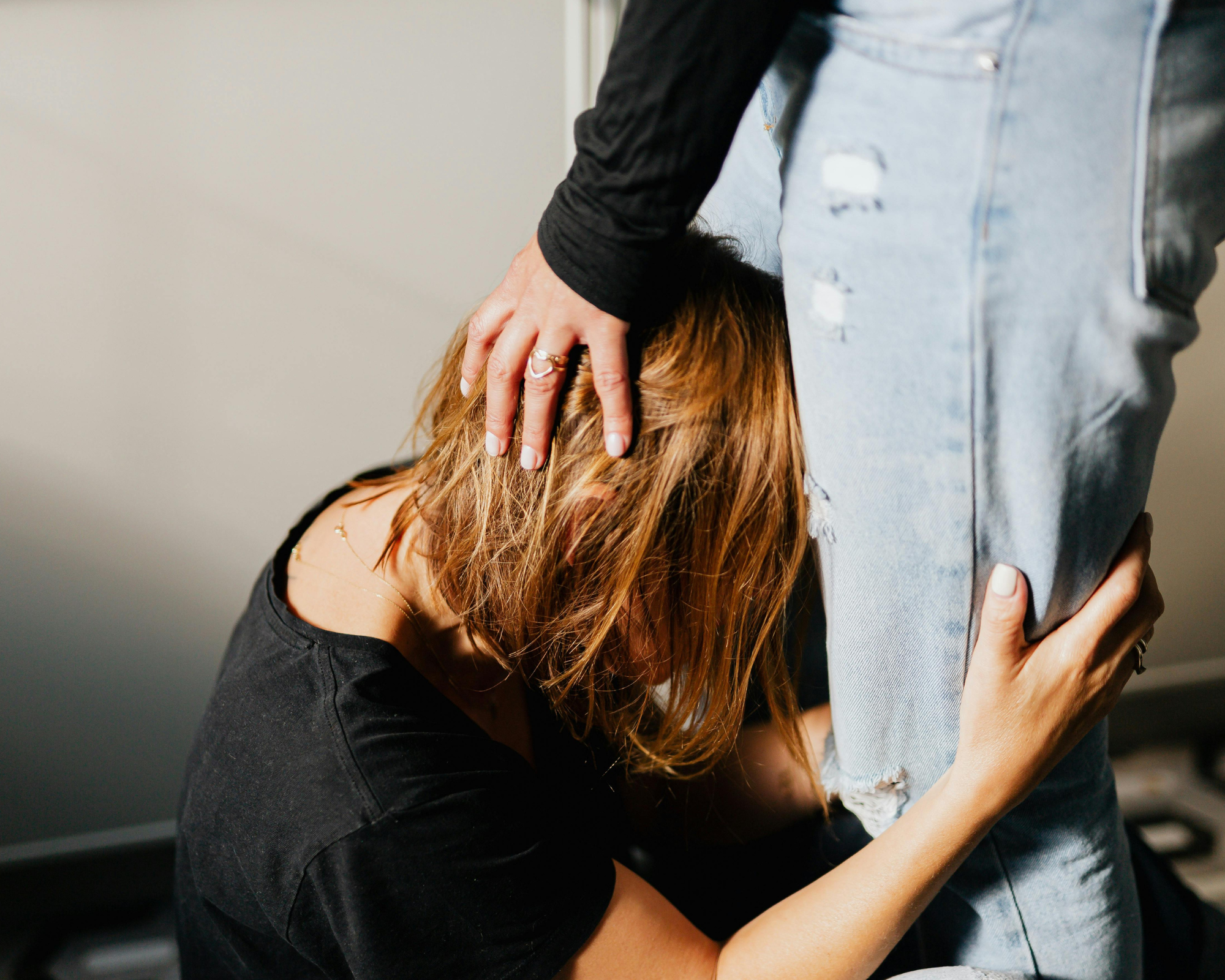 Dating advice for women about self-worth, emotional boundaries, and avoiding unhealthy attachment in relationships