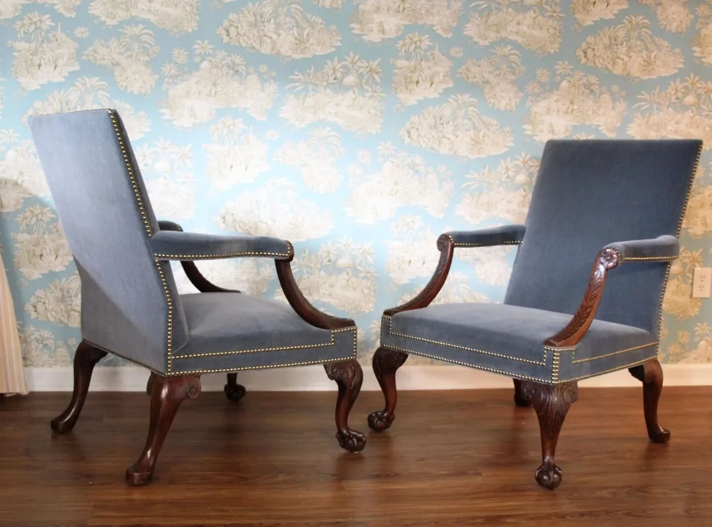 One more post of these lovely armchairs. I think I'm going to need a little break from decorative nailing.
.
.
.
.
.
#traditionalupholstery #englishantique #18thcentury #gilesgrendey #mohairvevet #decorativenails #horsehair