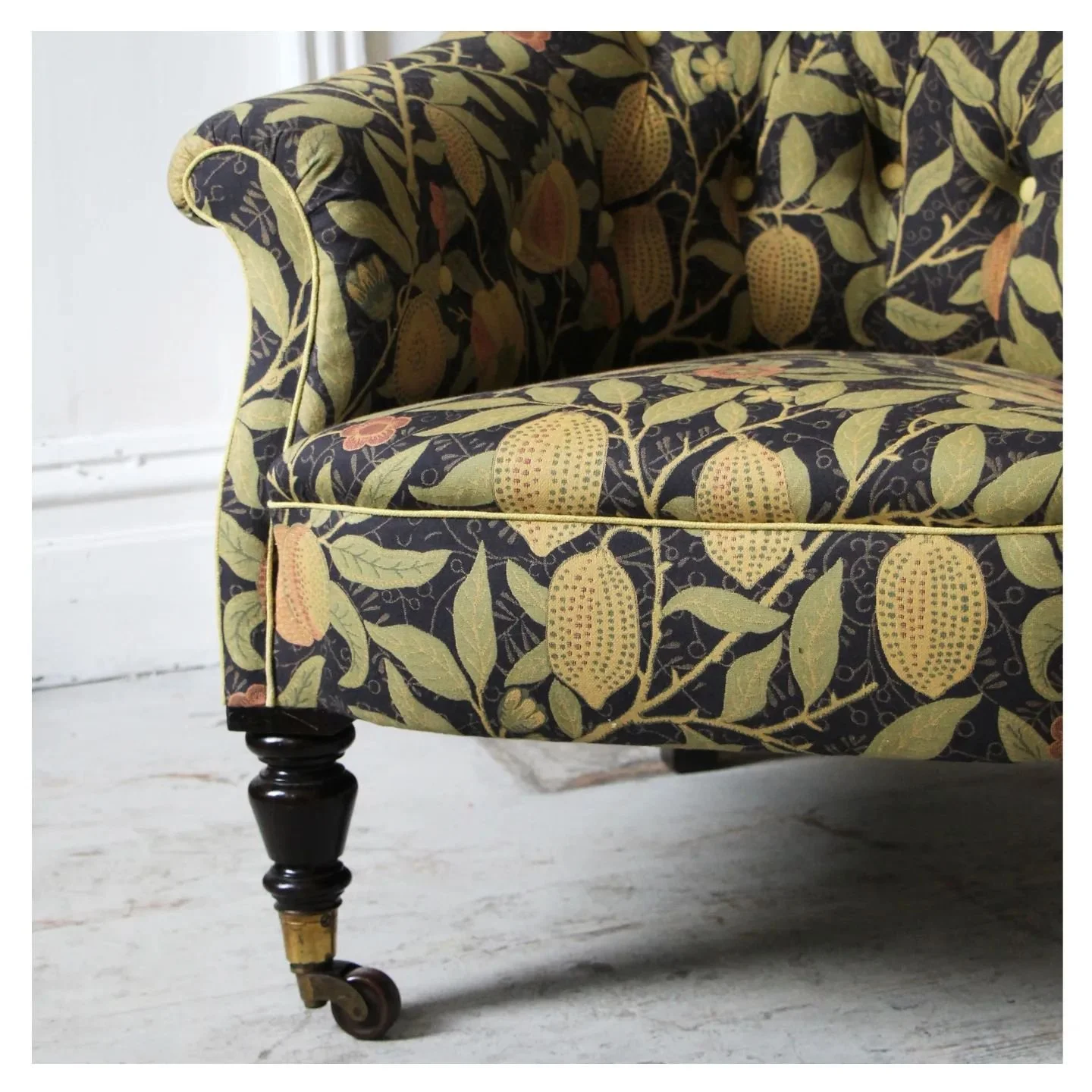 A deep buttoned Victorian tub chair I recently finished for my AMUSF Stage 3 project. The chair was taken all the way back to the frame, reupholstered with traditional materials and covered in a top fabric by @wmorrisandco. I got to do my first indep