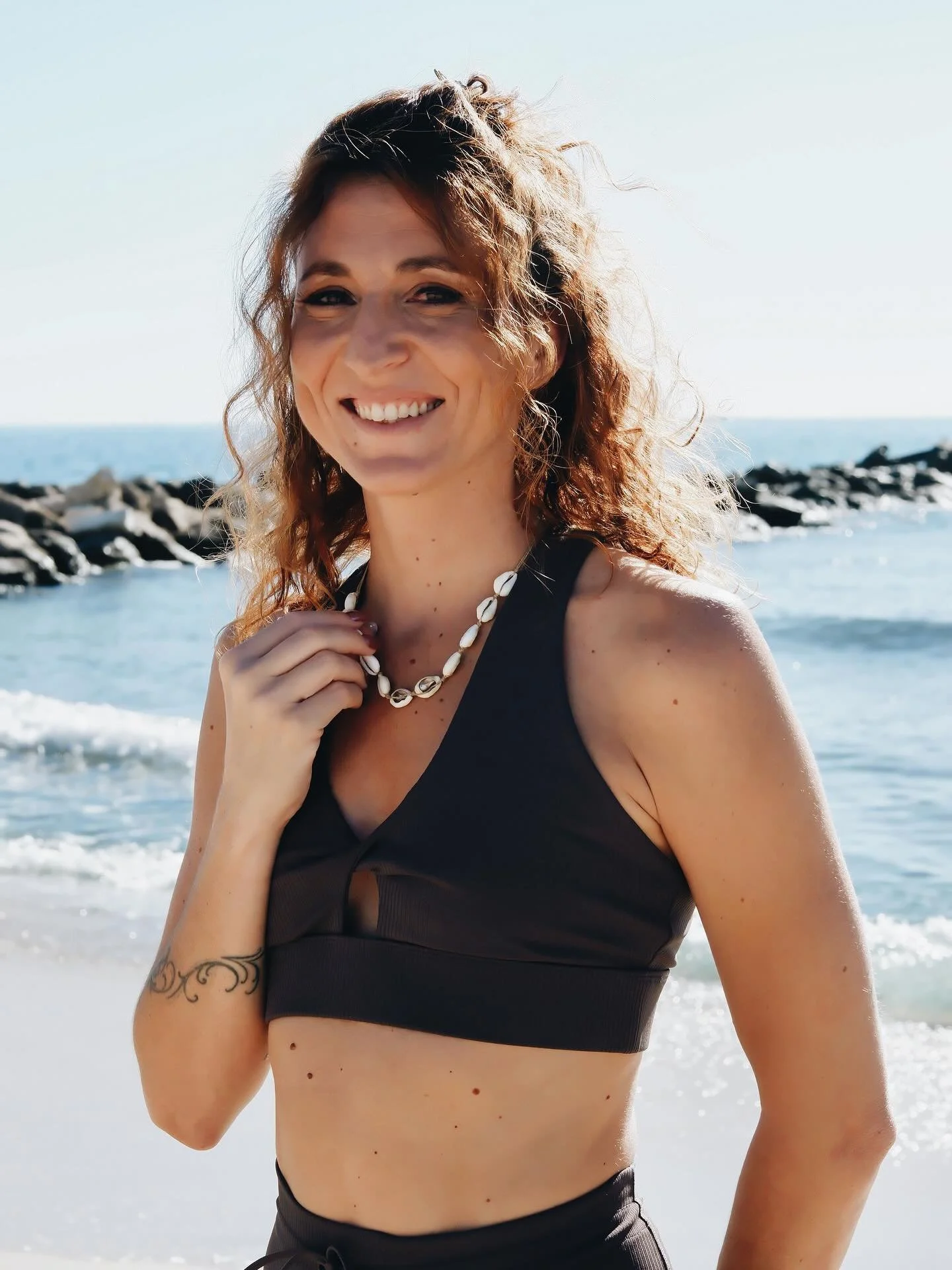 1 ou 2? 🌸
Aujourd&rsquo;hui, j&rsquo;ai choisi d&rsquo;&ecirc;tre moi. Avec mes forces, mes doutes, mes sourires spontan&eacute;s et mes imperfections que j&rsquo;apprends &agrave; aimer.
La libert&eacute; commence l&agrave; 🕊️
Et vous&hellip; quel