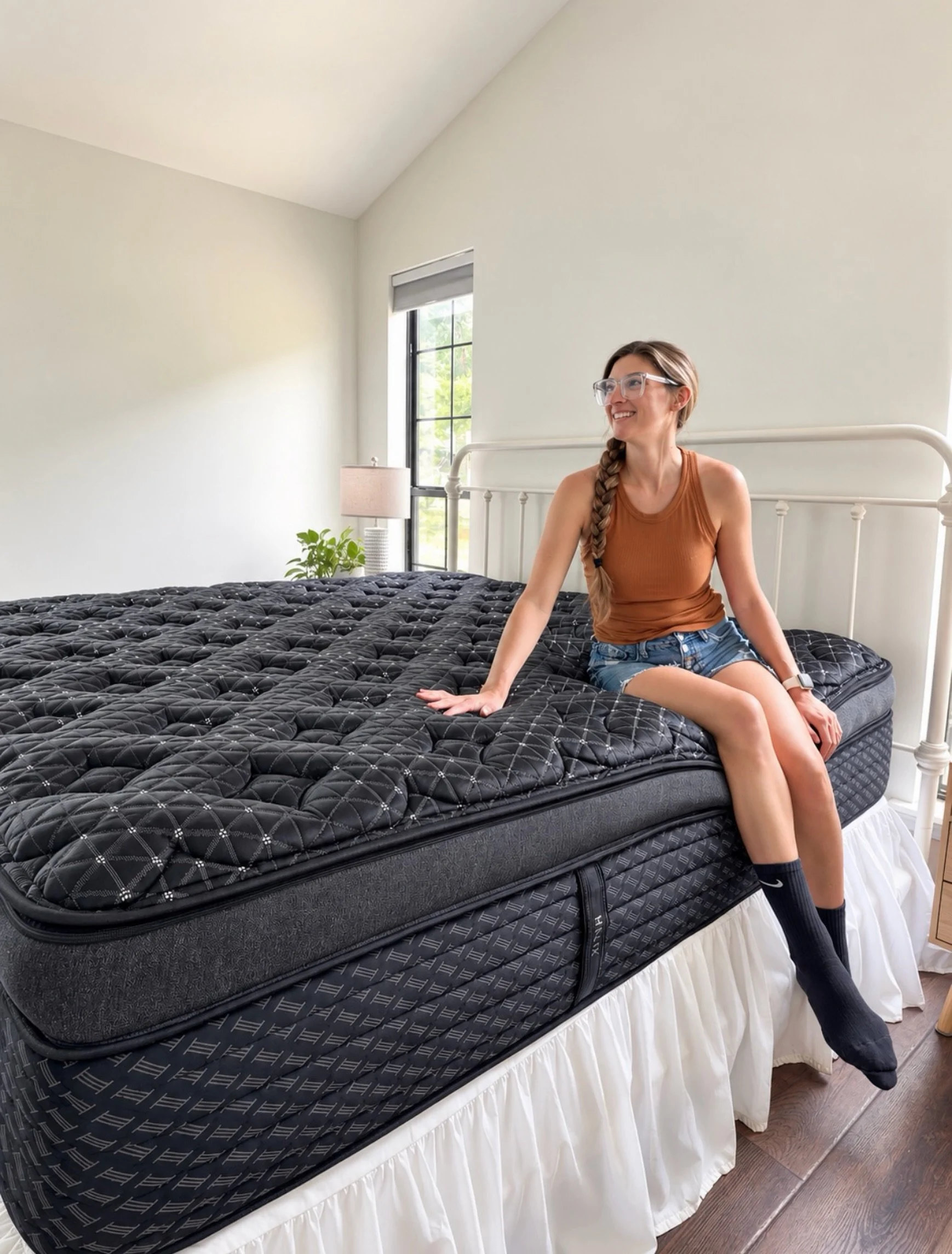 ‼️ 30% off code available 🙌 I&rsquo;m genuinely OBSESSED with our Helix Dusk Elite Mattress! 🛏️✨ It&rsquo;s not only the most comfortable mattress I&rsquo;ve ever owned&mdash;it&rsquo;s also so beautiful and makes our bedroom feel like a luxury hot