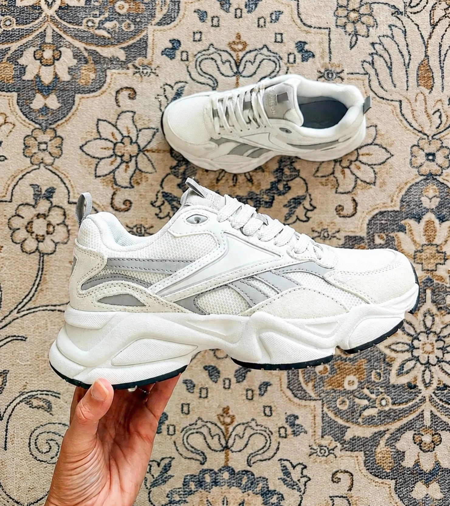 Okayyyy Reebok!! 👀 These look like an elite, expensive sneaker without the elite, expensive sneaker price tag. 🙌 These are giving the same vibe as some of the sneakers we&rsquo;re seeing for $150+ and I am HERE for a good affordable find. Jeans, le