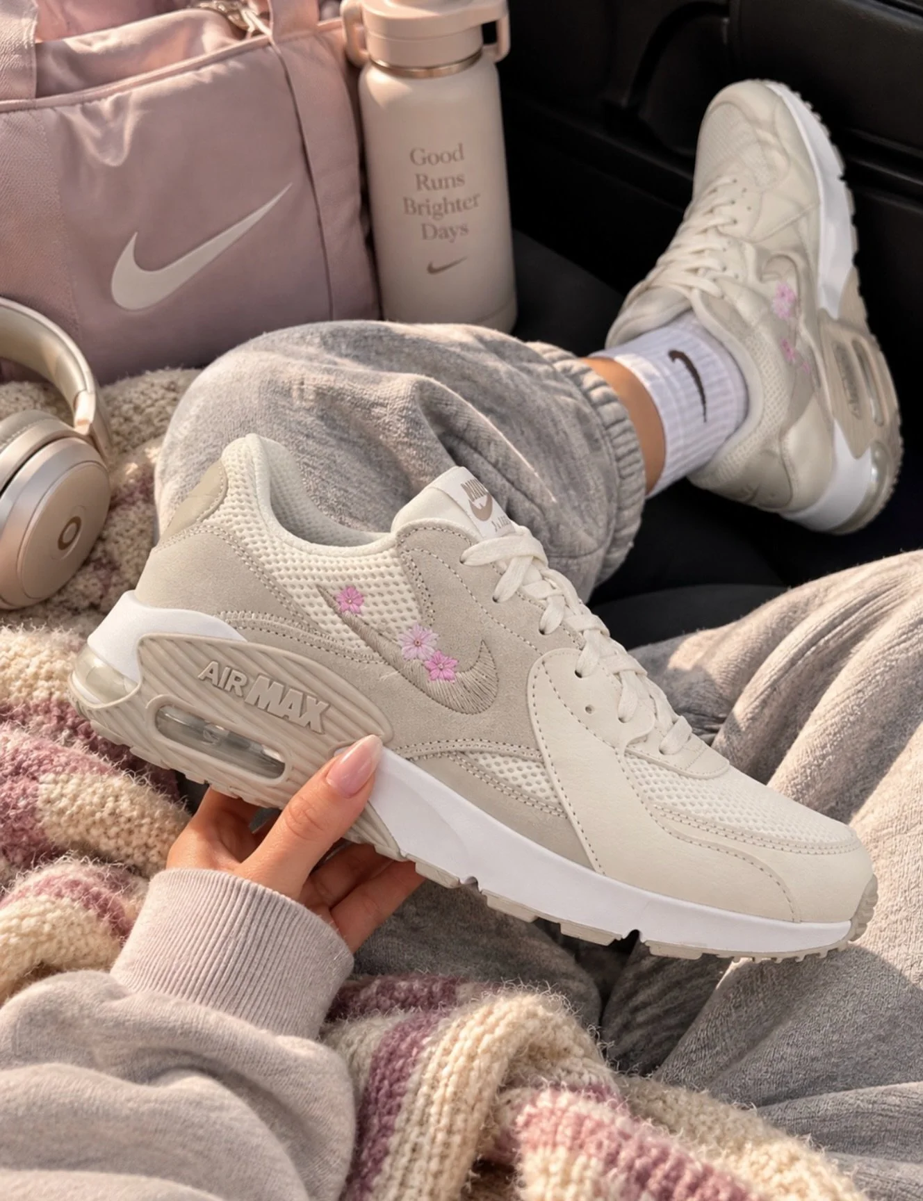 😻 40% off ‼️ A stunning neutral Air Max with a small pop of cuteness 🥰 Say CUTE and I&rsquo;ll send over the 🔗