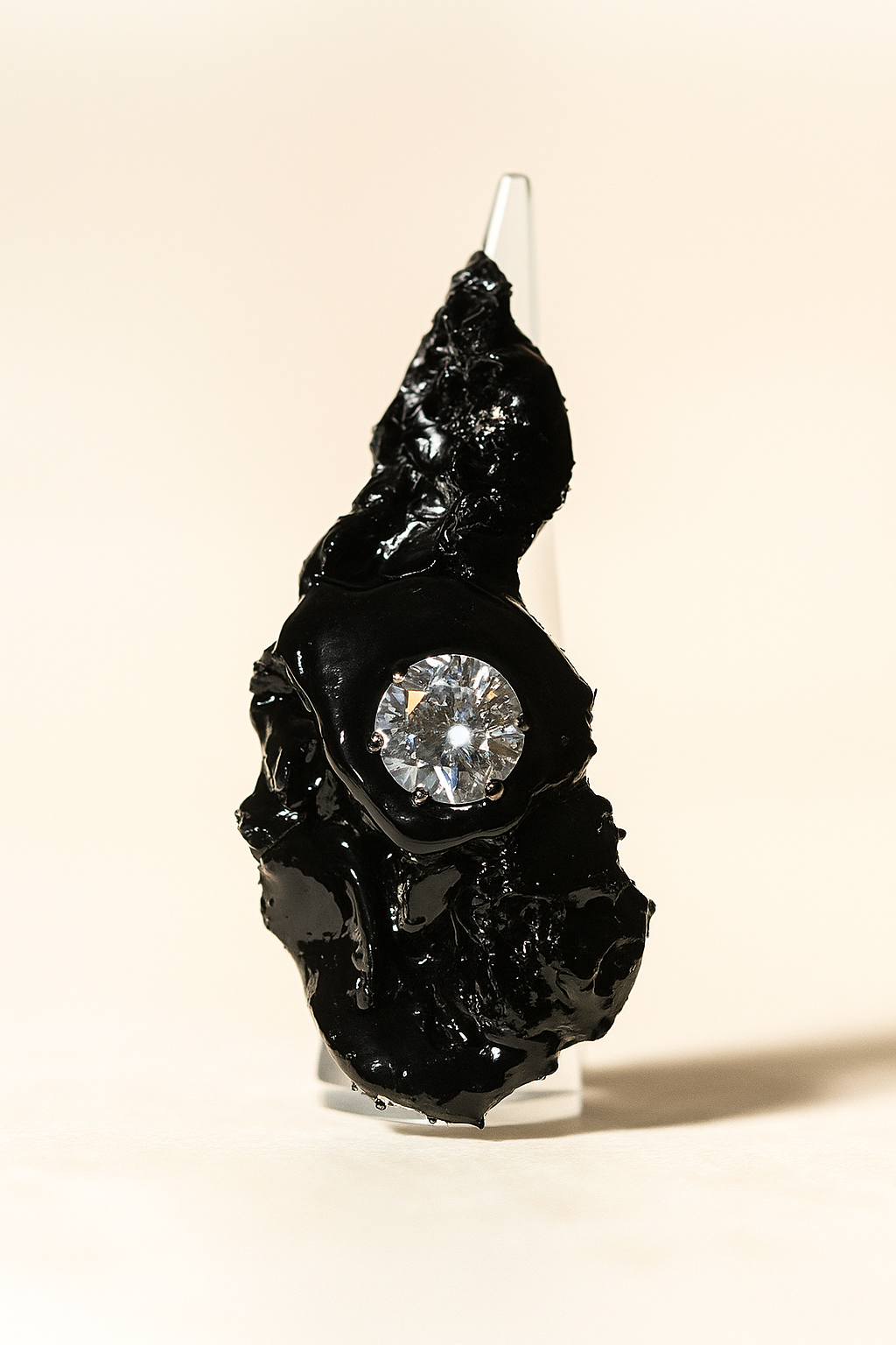 20250721_2140_Elegant Ring Display_remix_01k0qwgcthf4gasfwe7wbq038j.png