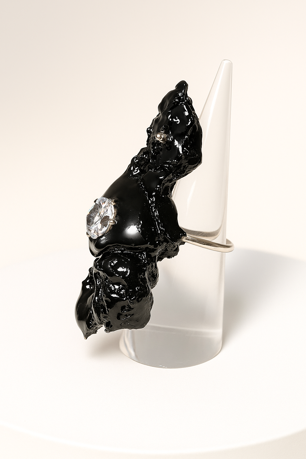 20250721_2212_Elegant Ring Display_remix_01k0qyb5sqep9vfgtv6t40bye4.png