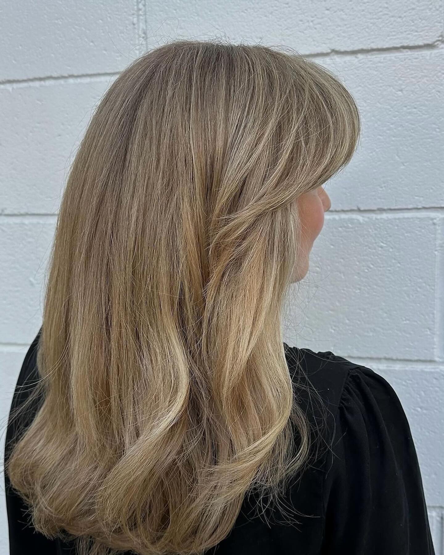 ✨🌼💫
Beautiful color correction done by @lissdoesmyhair 
&bull;
&bull;
&bull;
#cutlersalon #cutlerwesthollywood #redken #redkenshadeseq #colorcorrection #blonde #melrose #hairbrained #maneaddicts