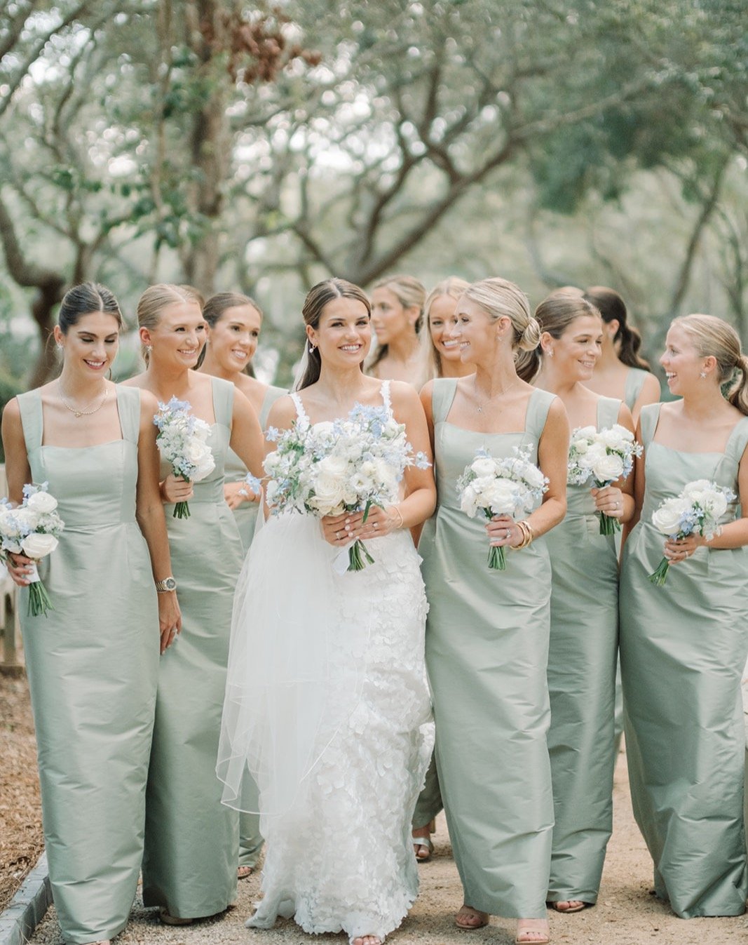 Note to all brides to be, the pics with your girls are worth their weight in gold. You will treasure these photos of your nearest and dearest!!! 

✨✨✨

Planner: @kissthebrideweddingsdestin30a
Photography: @dearwesleyann
Venue: @watercolor_weddings
Fl
