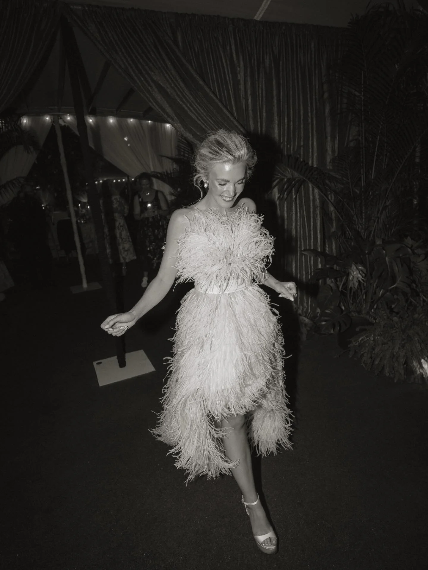 ✨CHEERS TO 2 YEARS ✨

I&rsquo;ll never forget how the crowd reacted when Elle walked out in her amazing feathered reception dress. Seriously one of the best dance parties at any wedding I&rsquo;ve ever attended/worked!!! And sorry for photobombing yo