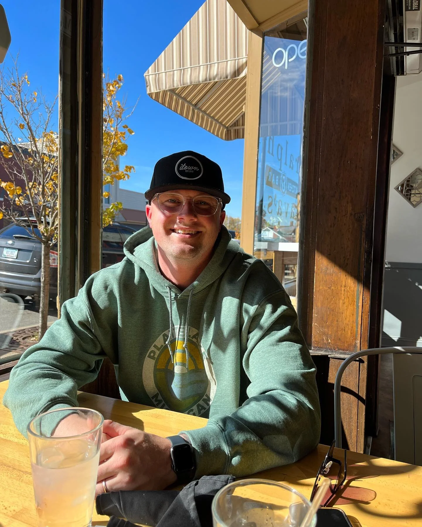 Drove me an hour away at 7:30 am to help me with a family photoshoot, took me to a cute little lunch place cause he knows new lil places are my fave, switched me spots cause my seat was too hot in the sun&hellip; it&rsquo;s the little things 🖤 just 