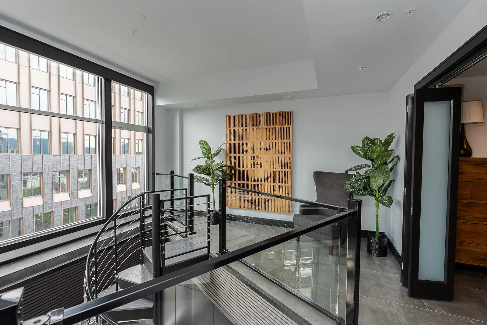 600 furnished-30.jpg
