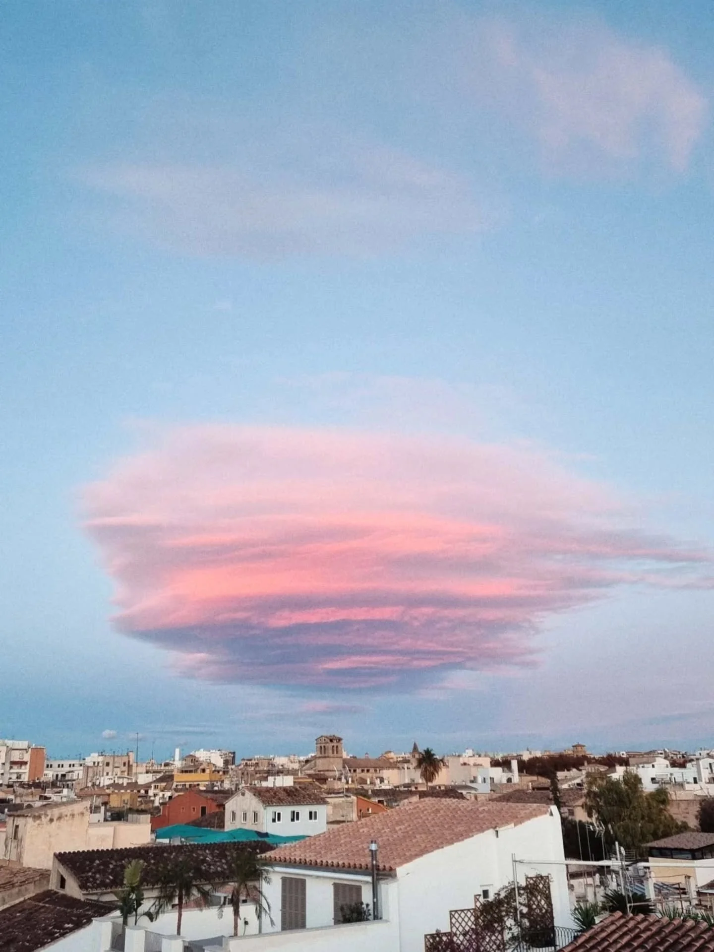 Winter . Clouds . Palma

#wintervibes #cloudlovers #palmademallorca
