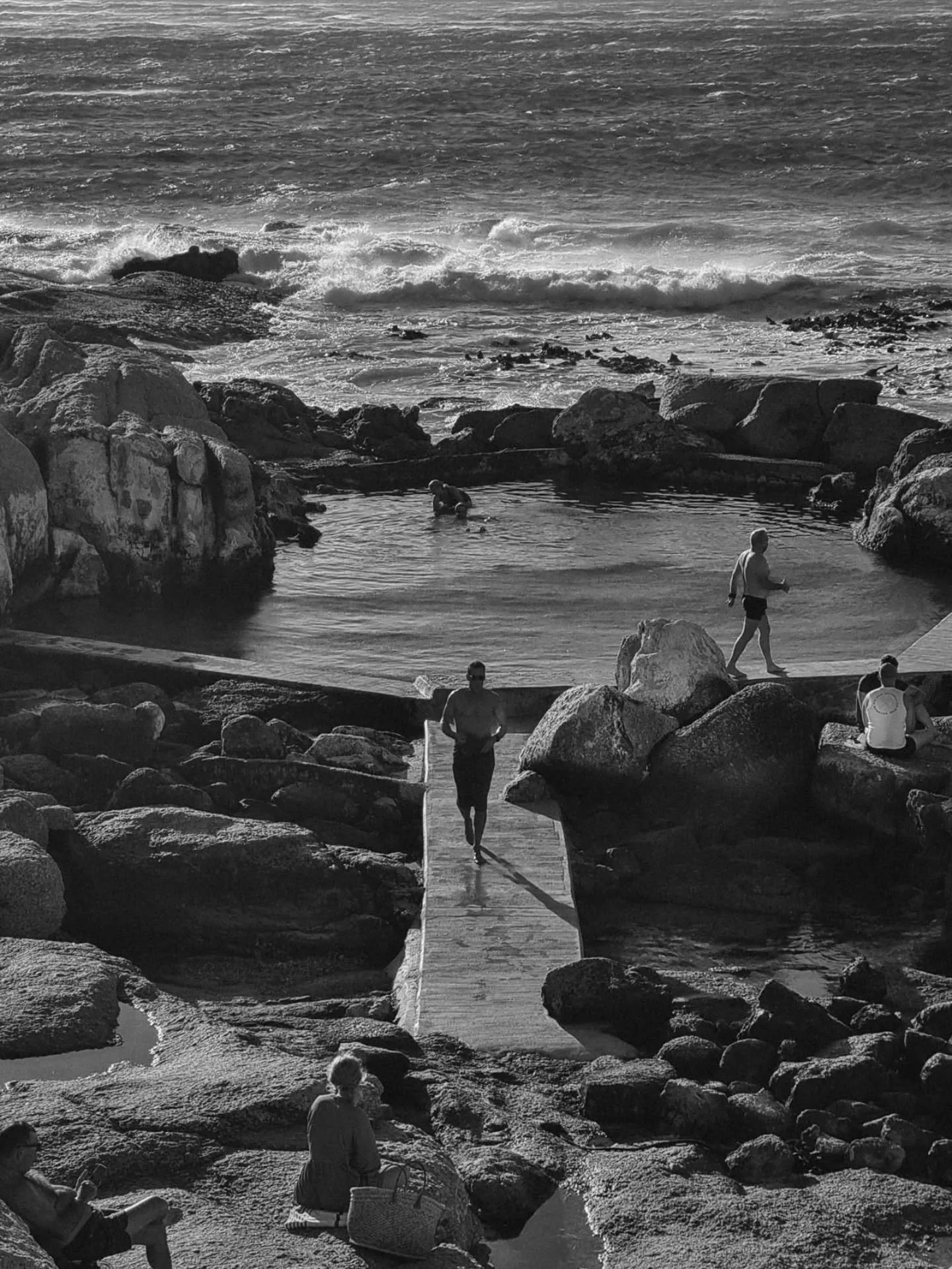Capetown January Vibes

#capetown #seawaterpool #seapoint  #seapointcapetown #blackandwhitephoto