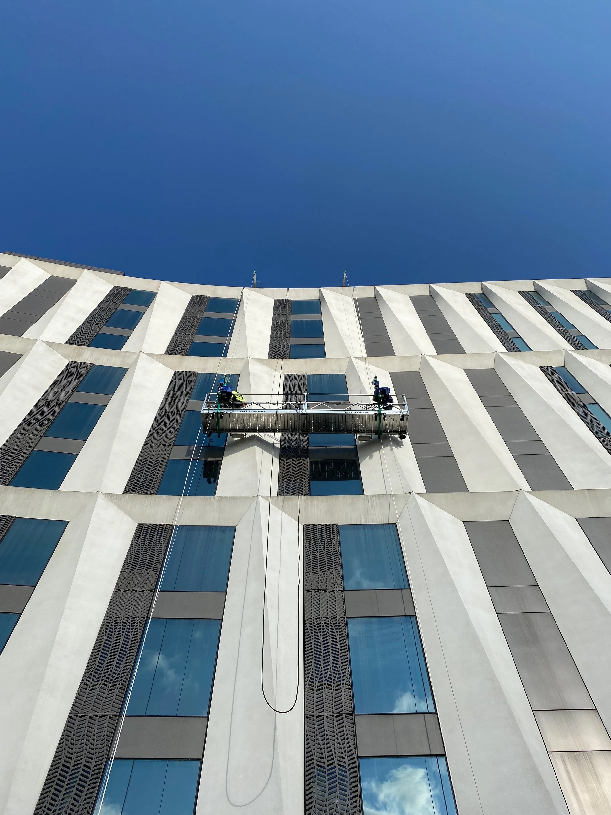 20' Suspended Scaffold / Swing Stage at the University of Chicago. - Black Cat Scaffold