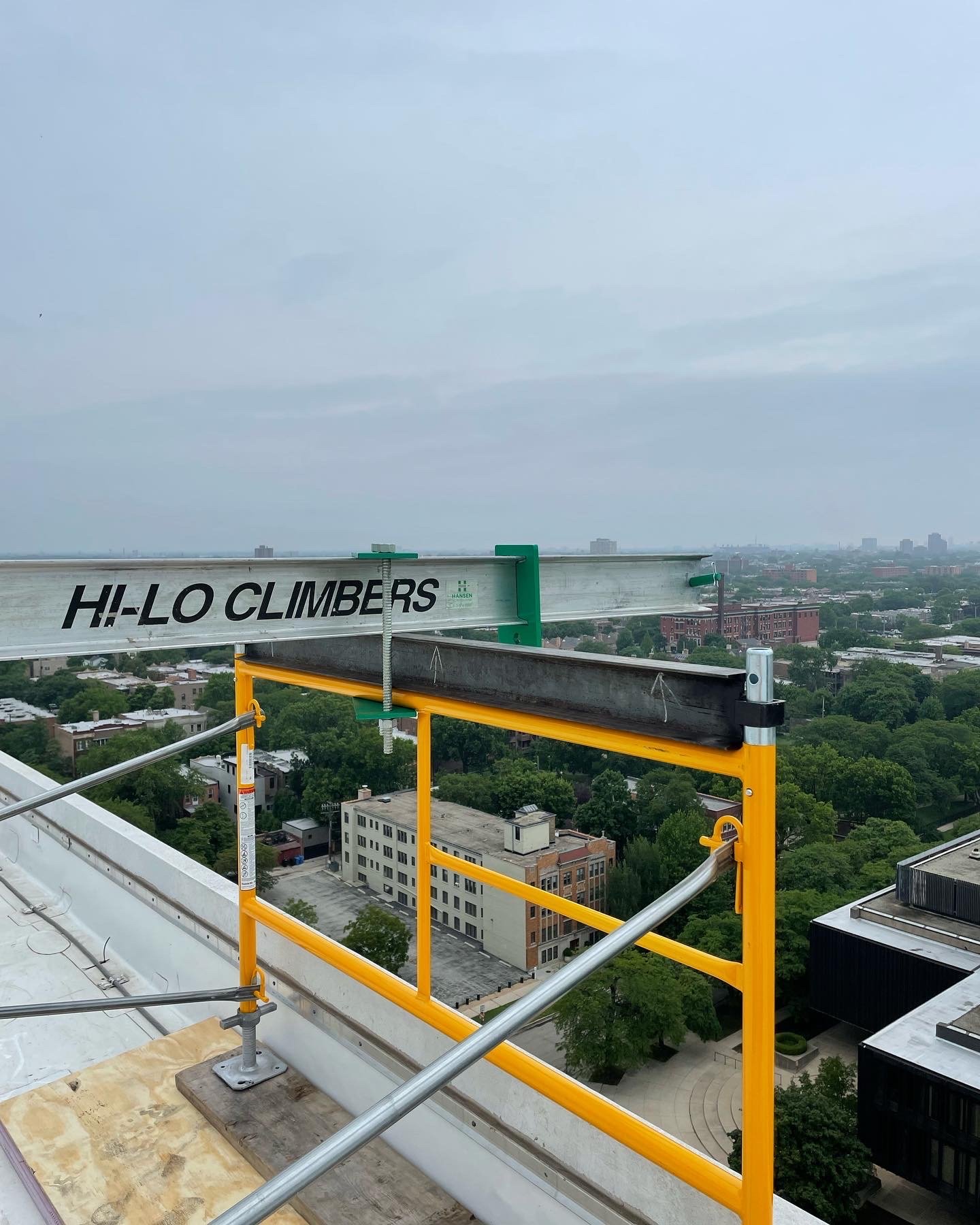 Roof rigging for University of Chicago. - Black Cat Scaffold