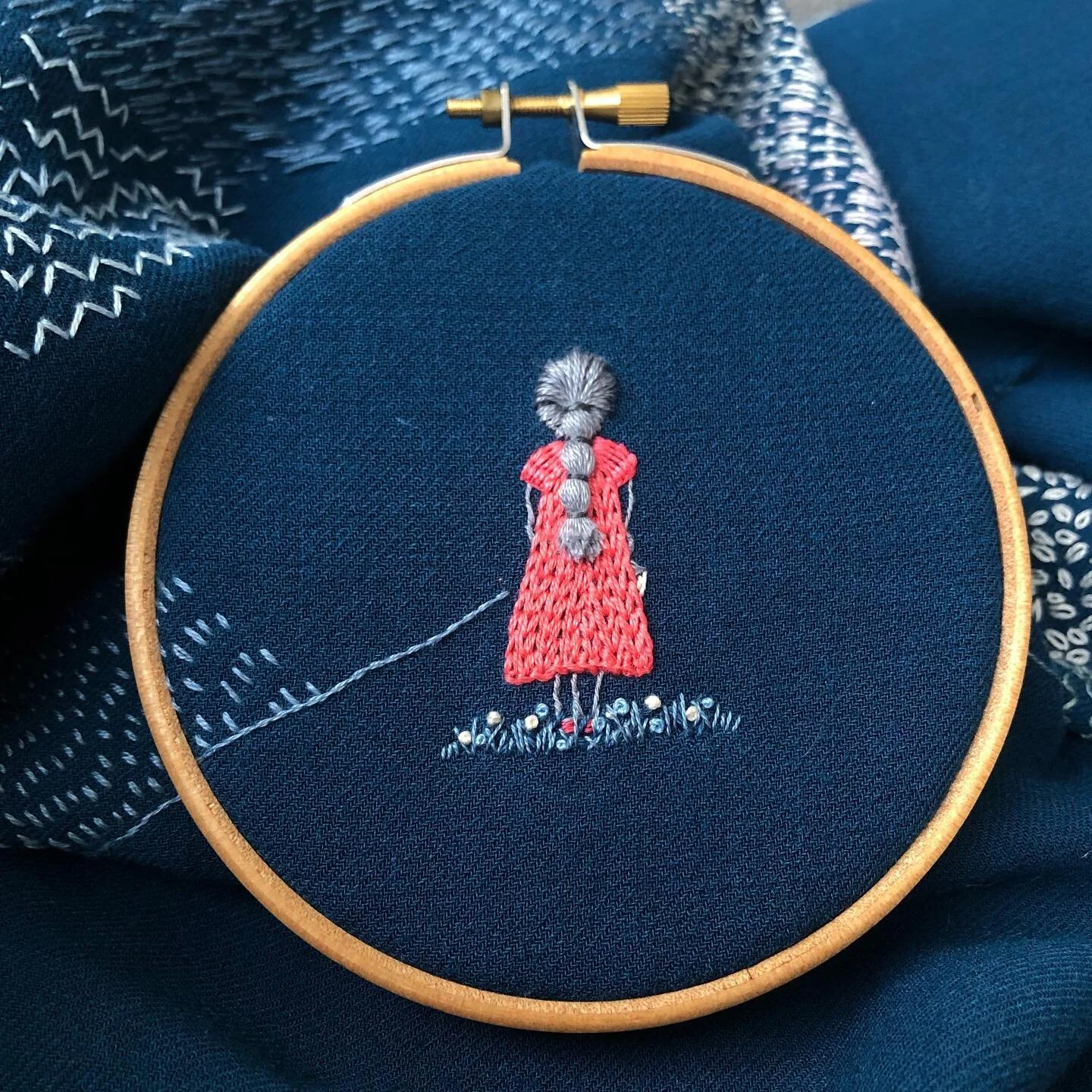 Mirando las laderas de puntadas #workinprogress #midori #bordaramano #handembroidery