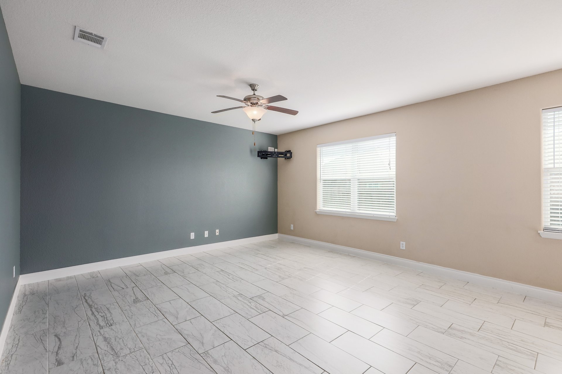 19217 Ellary Ln 004.jpg-SMALL.JPG