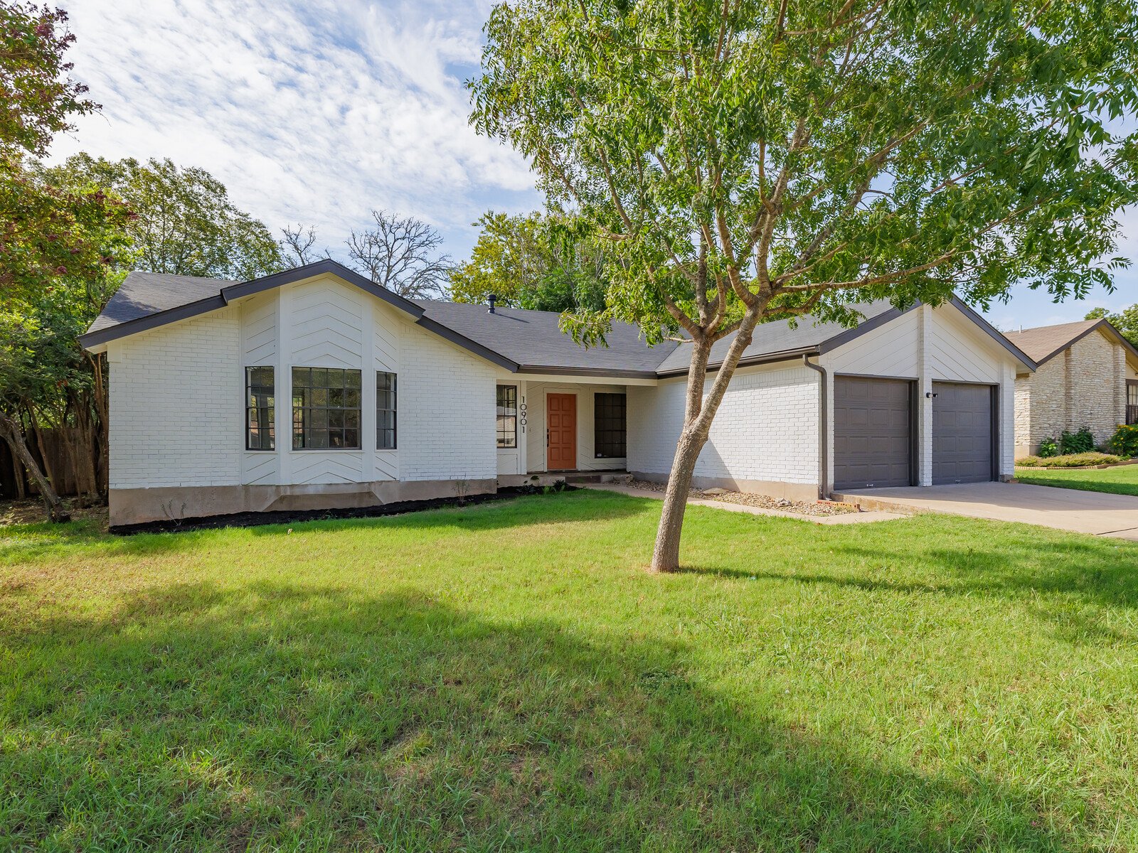 03_20220926_Diego_Cuellar__10901_Tall_Oak_Trail_Austin_78750_3_of_31_mls.jpg