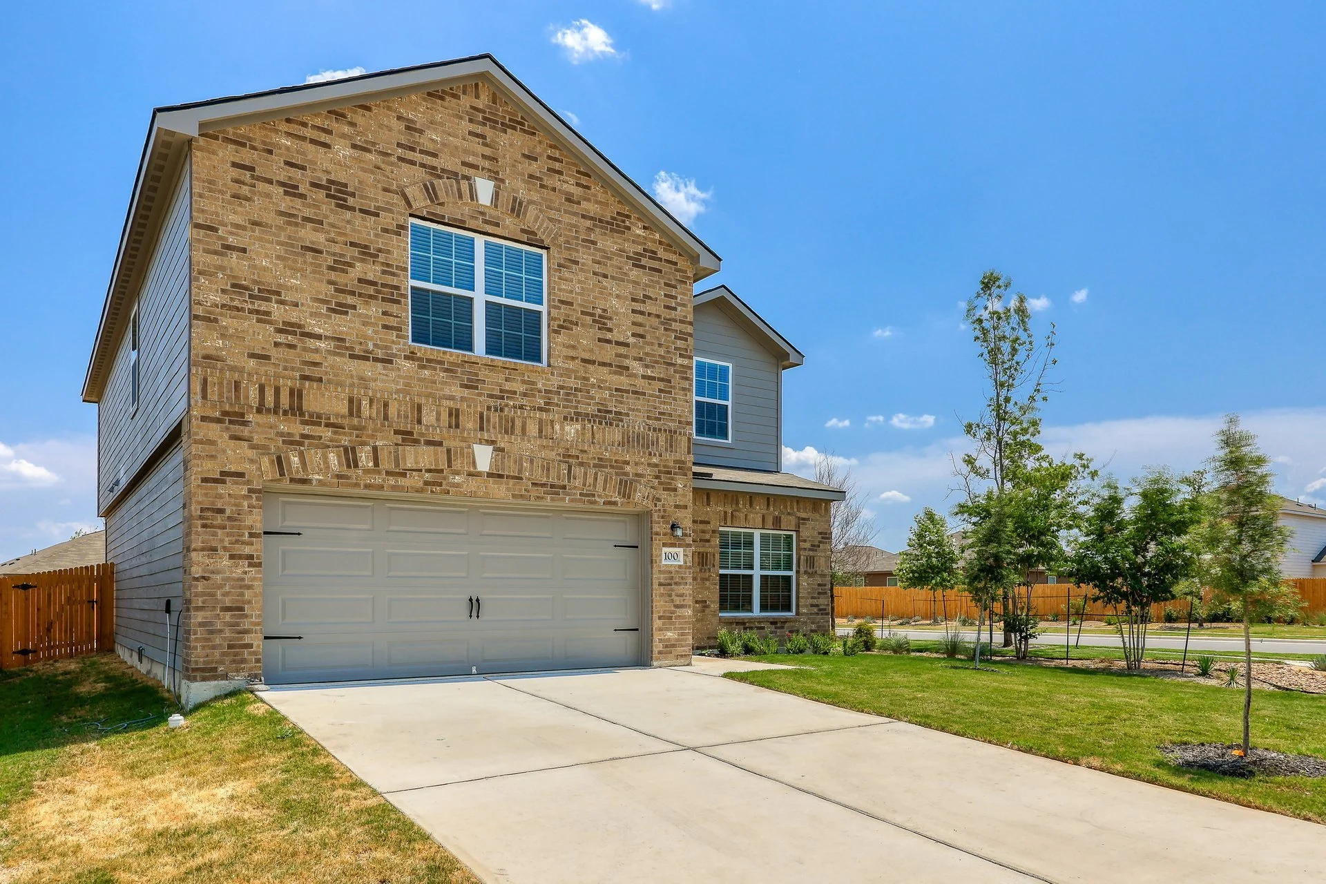 100 Maywood Ln 004.jpg-SMALL.JPG