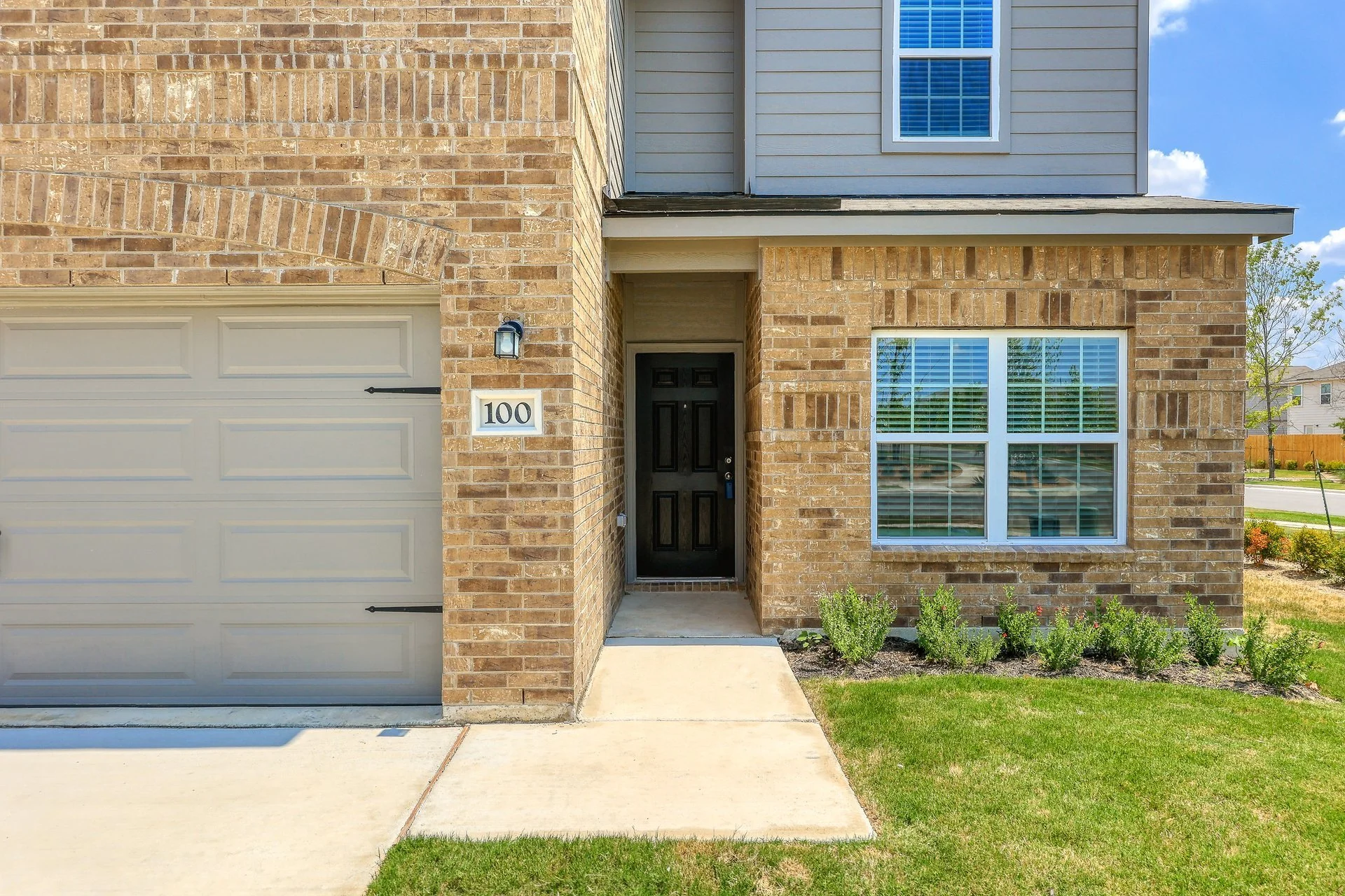 100 Maywood Ln 005.jpg-SMALL.JPG