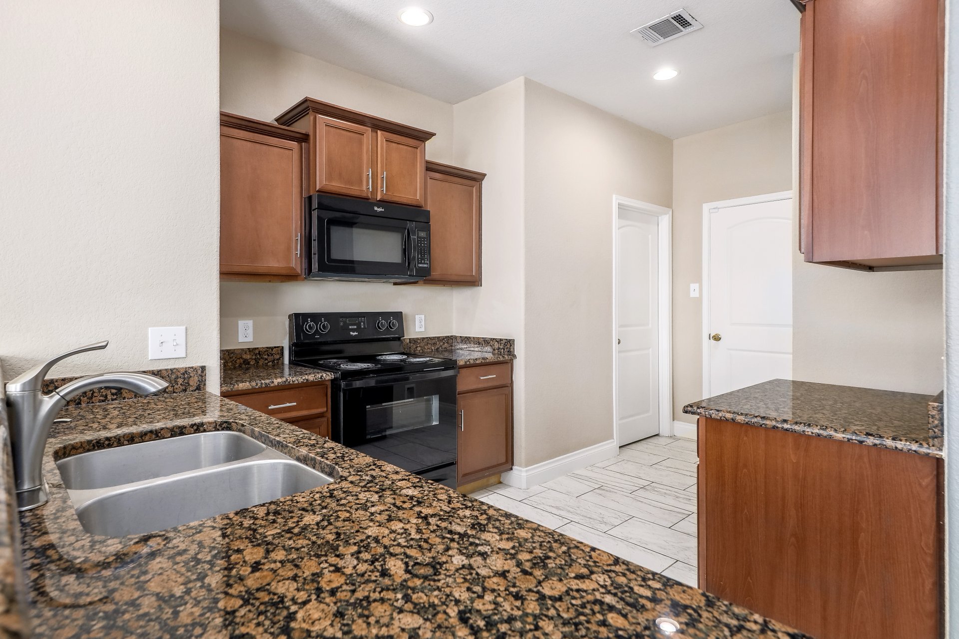 19217 Ellary Ln 010.jpg-SMALL.JPG