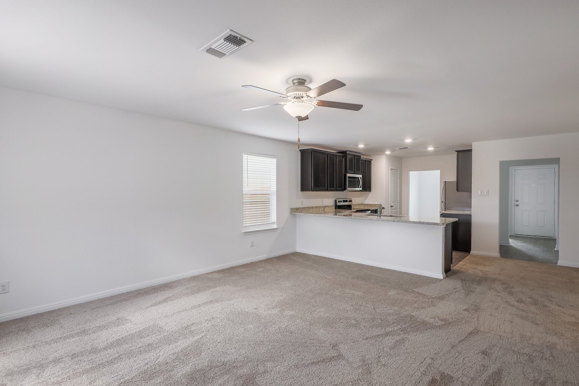 137 Maywood Ln 004.jpg-SMALL.JPG