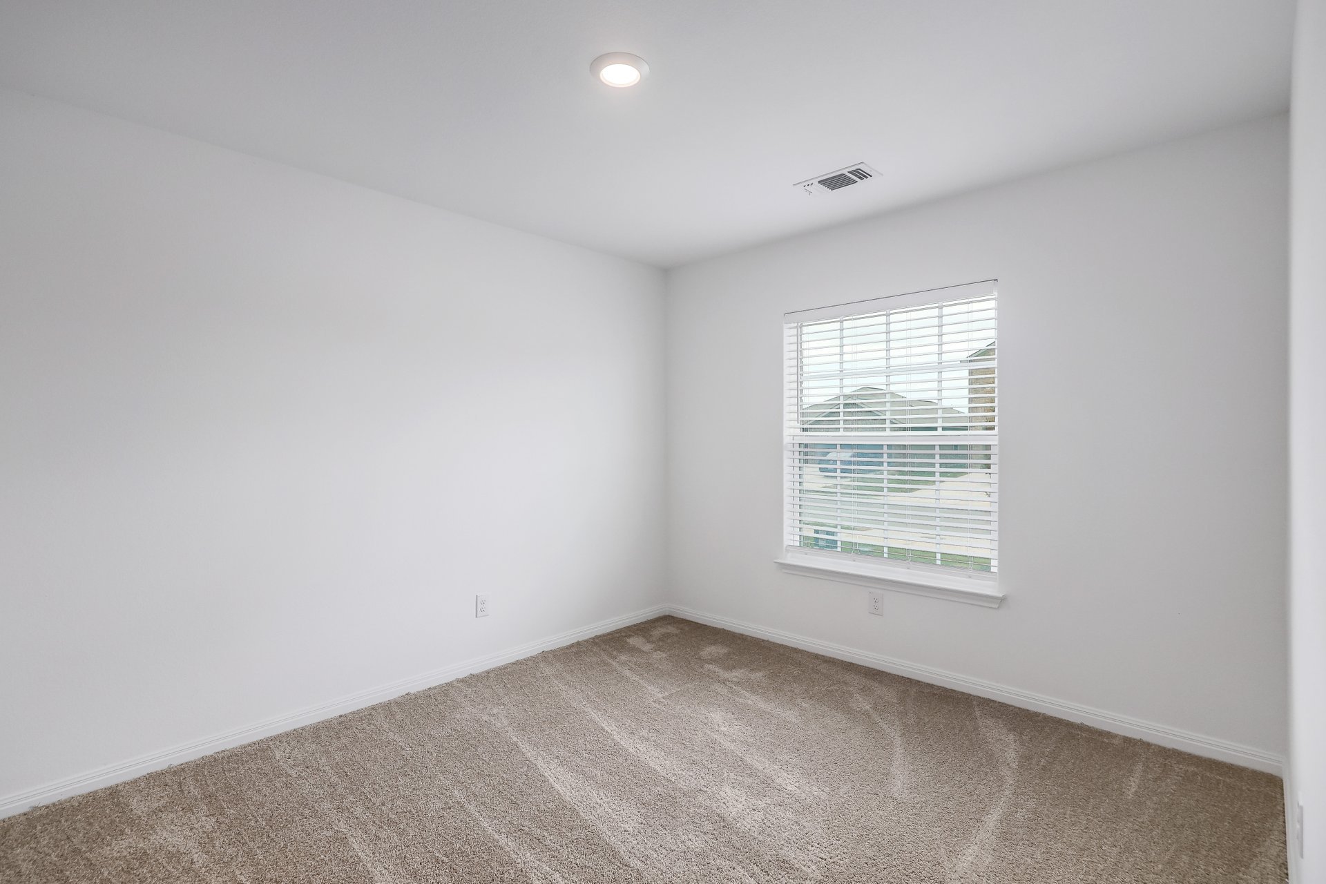 137 Maywood Ln 012.jpg-SMALL.JPG