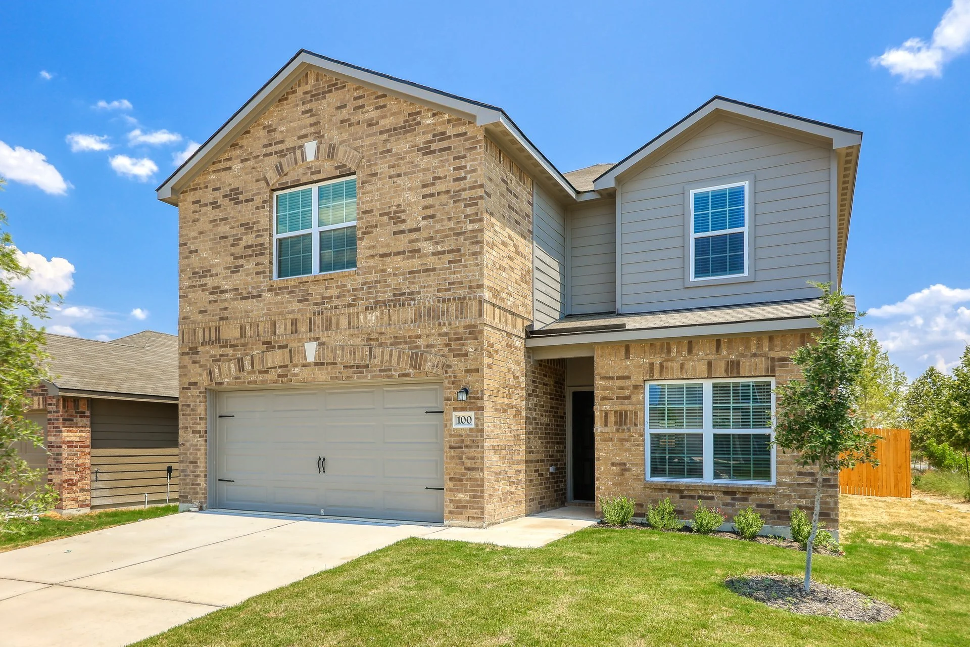 100 Maywood Ln 002.jpg-SMALL.JPG
