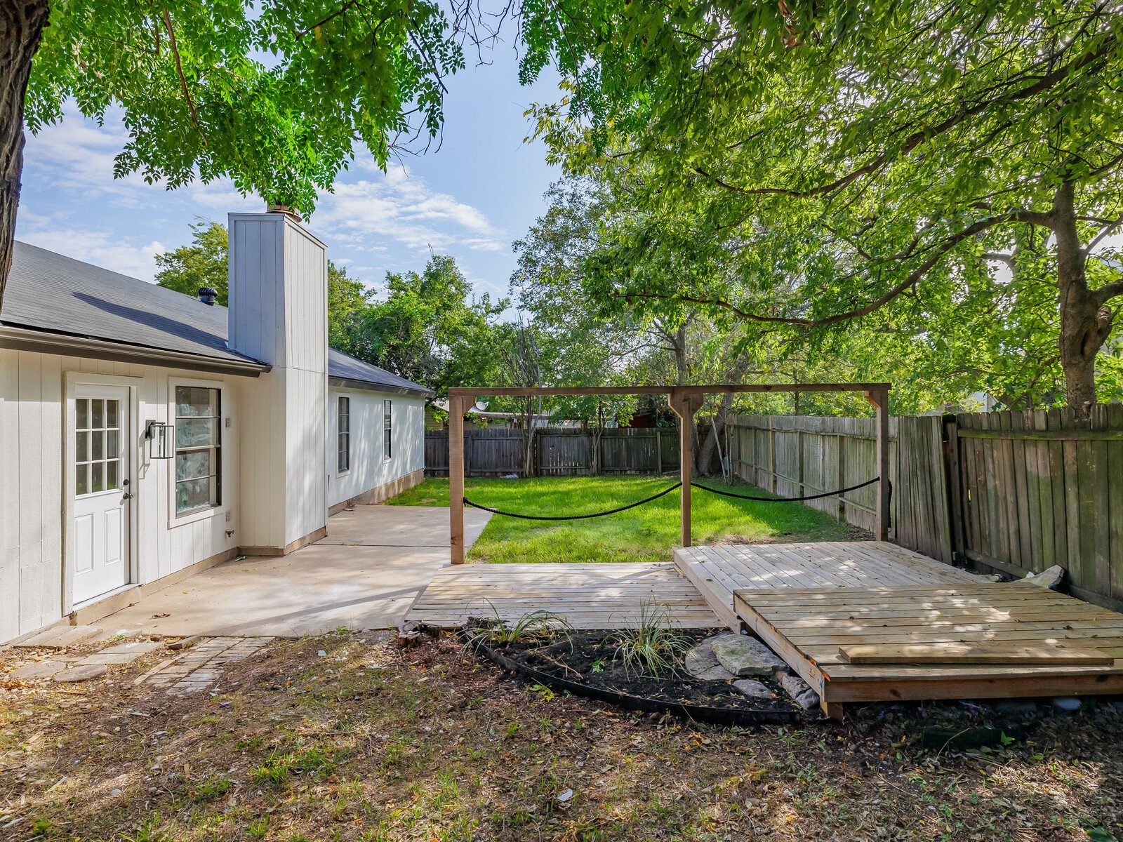 29_20220926_Diego_Cuellar__10901_Tall_Oak_Trail_Austin_78750_29_of_31_mls.jpg