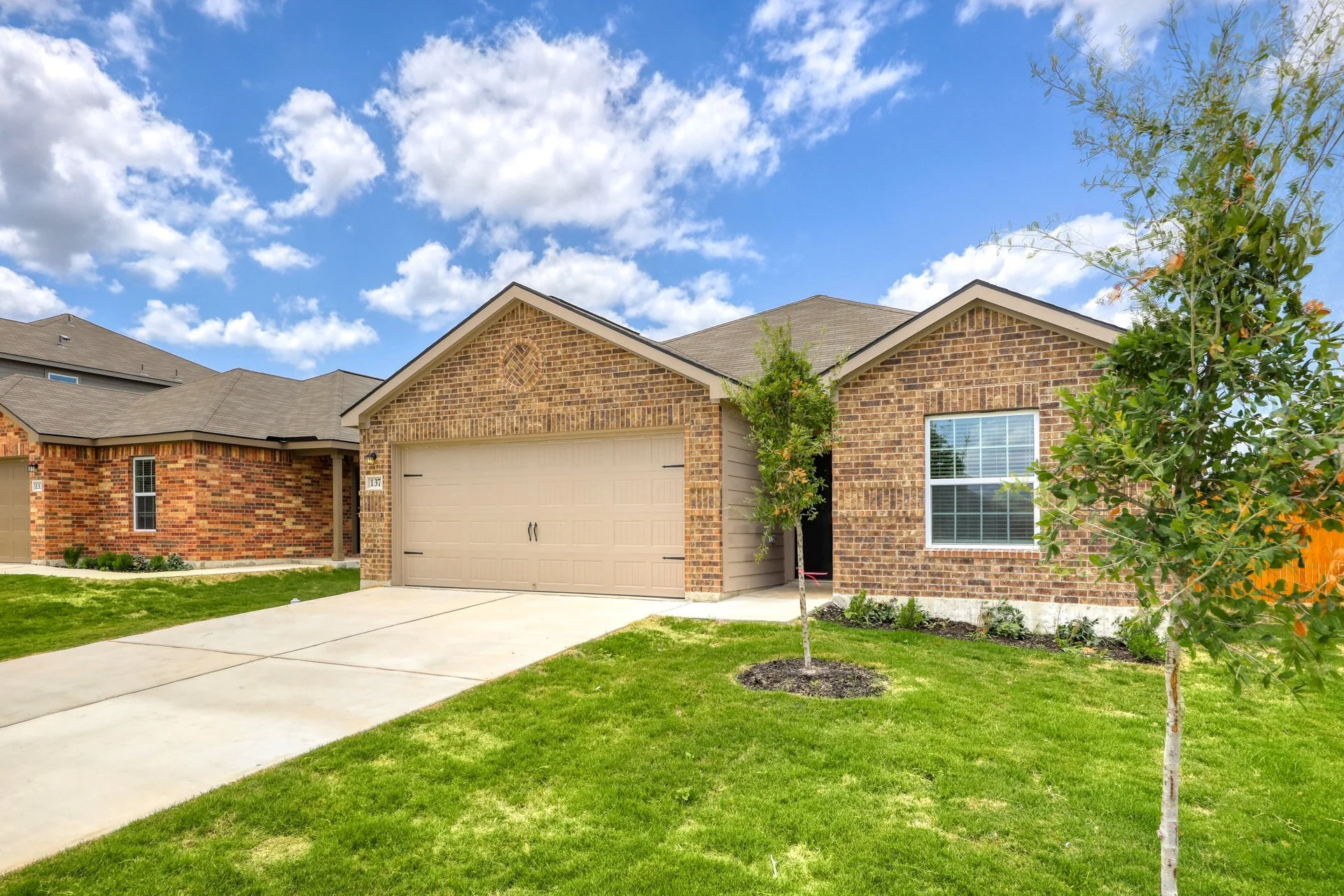 137 Maywood Ln 002.jpg-SMALL.JPG