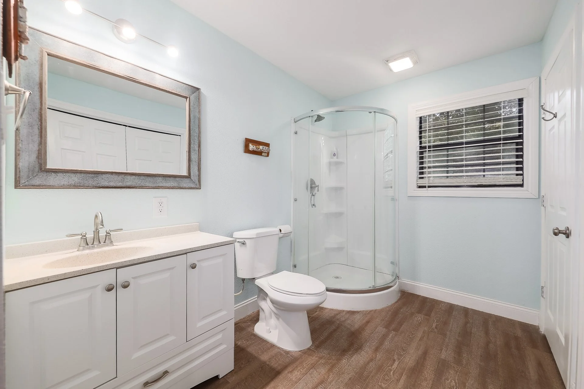 193 Ashwood Dr 035.jpg-SMALL.JPG