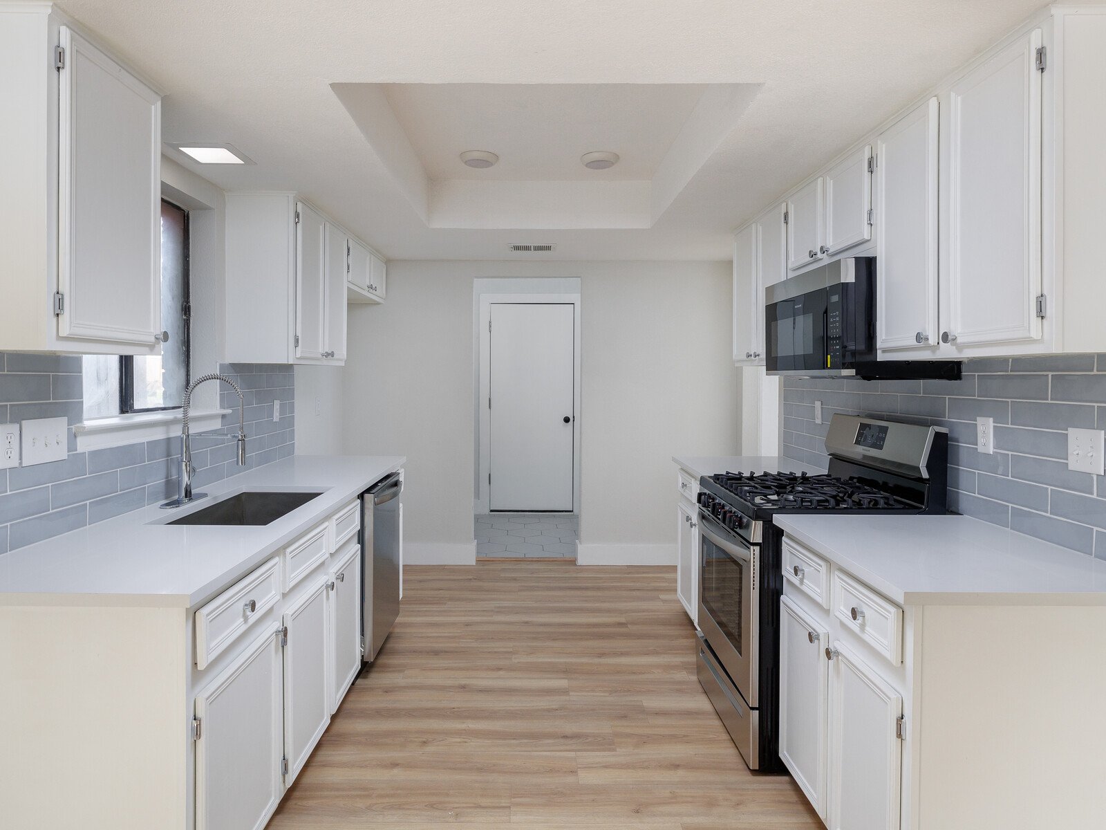 10_20220926_Diego_Cuellar__10901_Tall_Oak_Trail_Austin_78750_10_of_31_mls.jpg