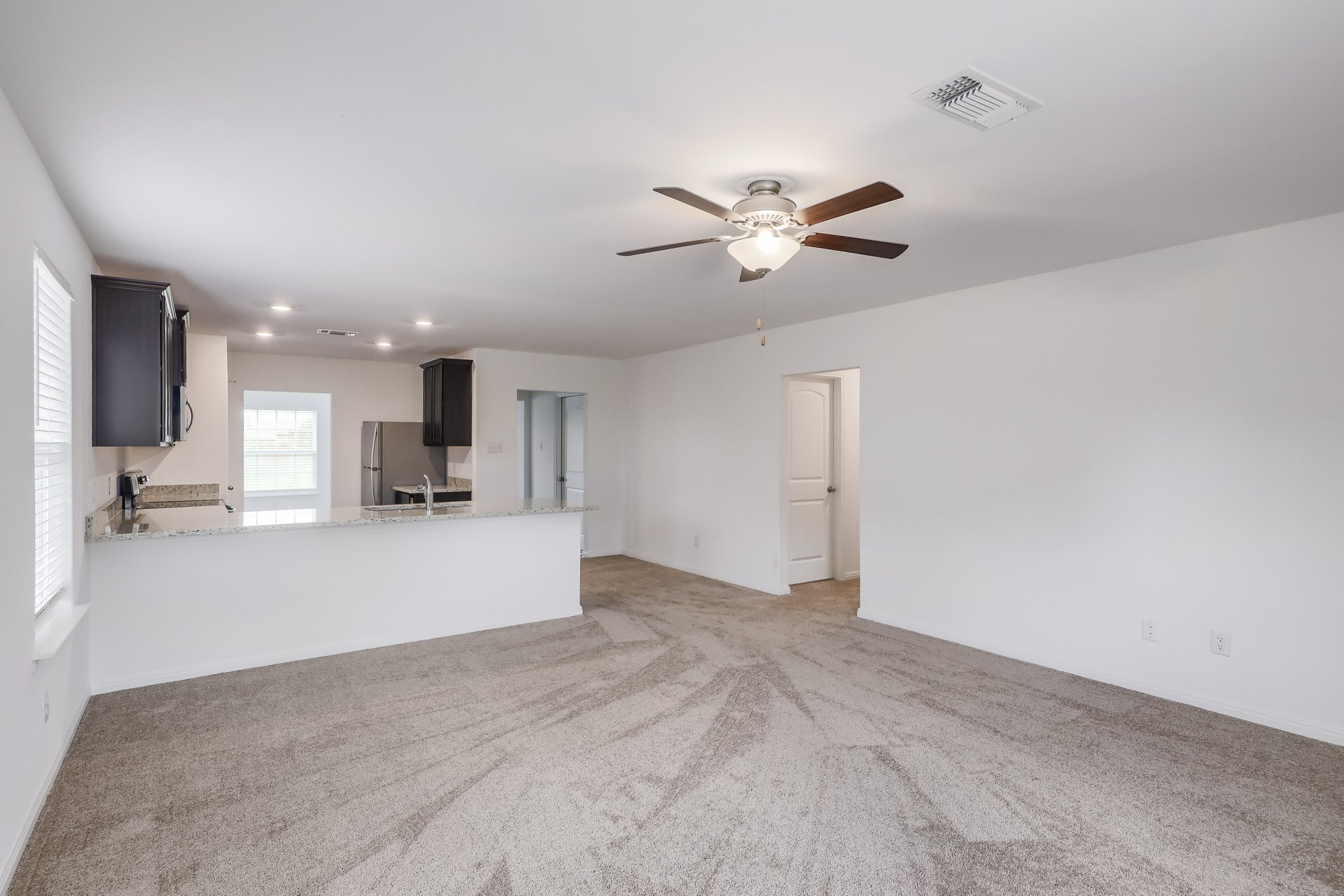 137 Maywood Ln 006.jpg-SMALL.JPG