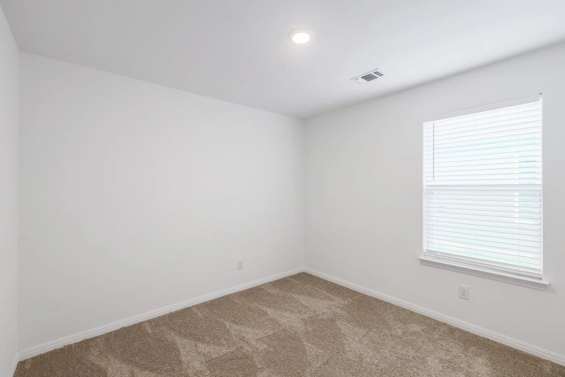 137 Maywood Ln 019.jpg-SMALL.JPG