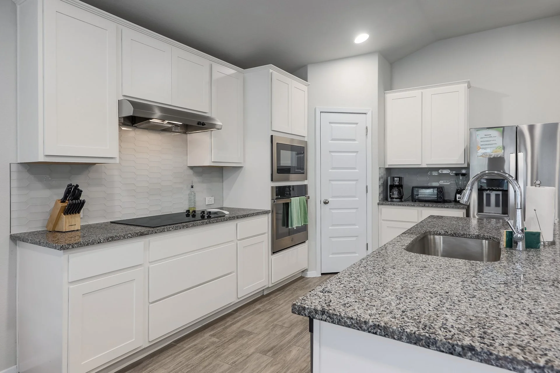 2903 American Dr 008.jpg-SMALL.JPG