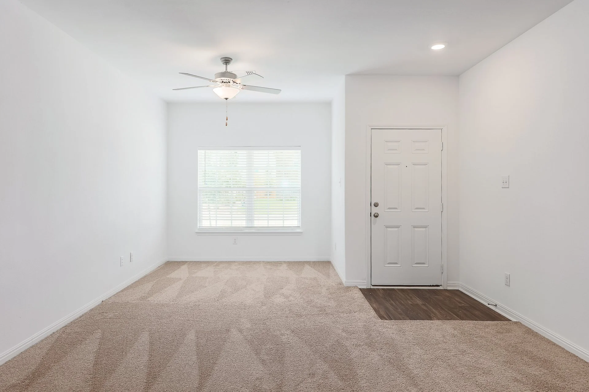 100 Maywood Ln 007.jpg-SMALL.JPG