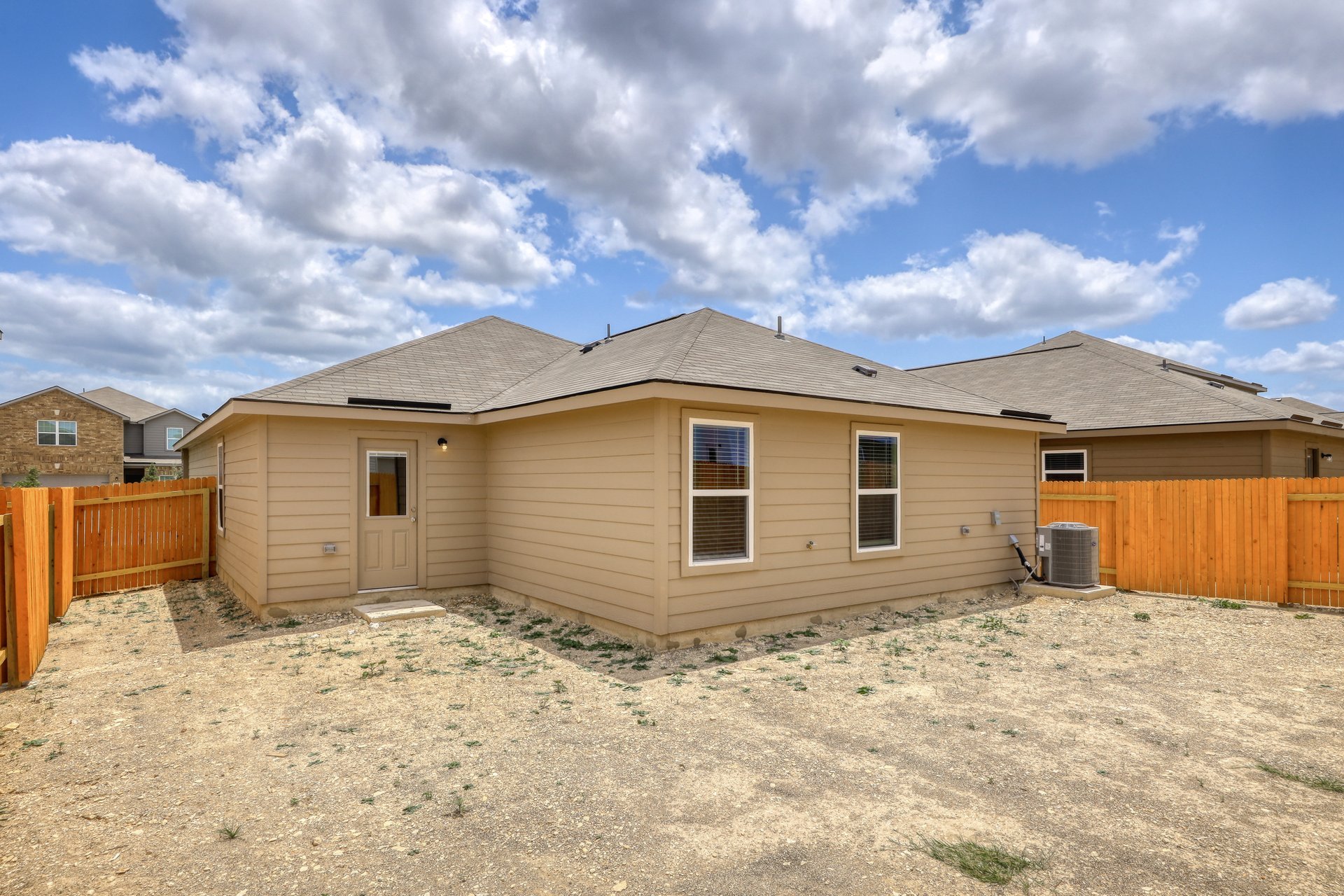 137 Maywood Ln 025.jpg-SMALL.JPG