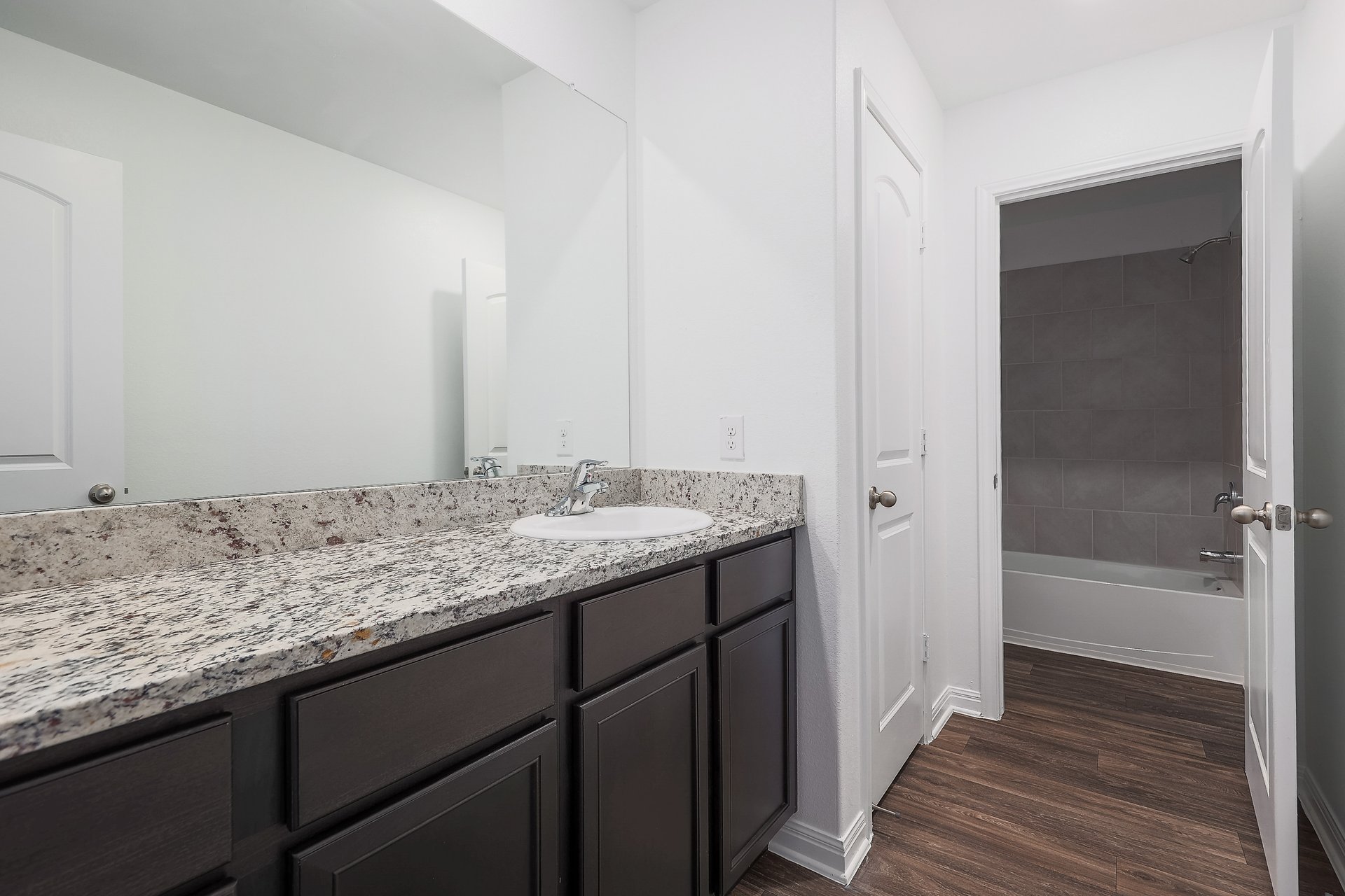 100 Maywood Ln 026.jpg-SMALL.JPG
