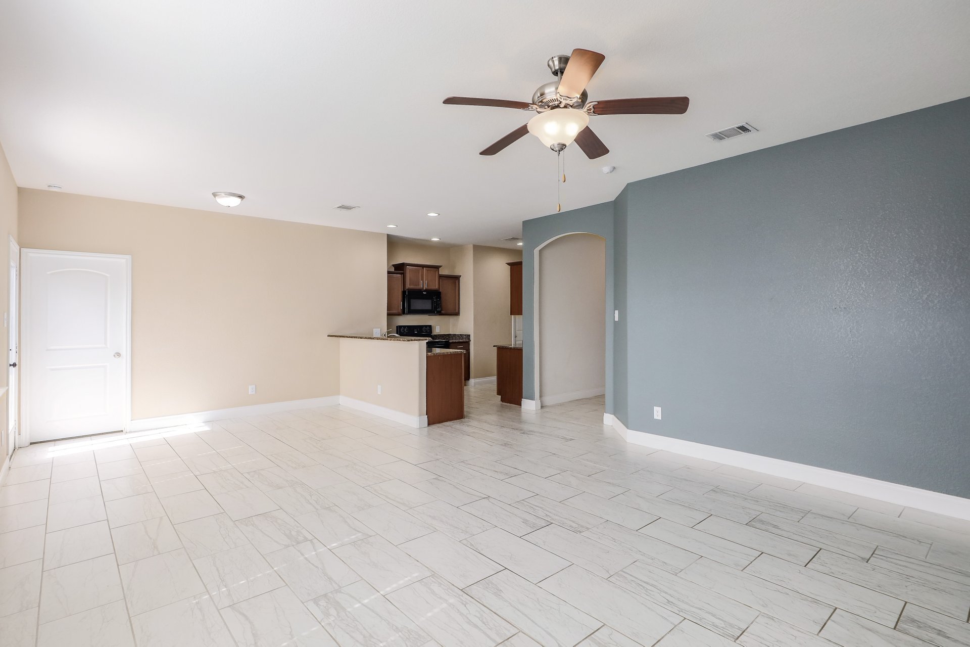 19217 Ellary Ln 006.jpg-SMALL.JPG