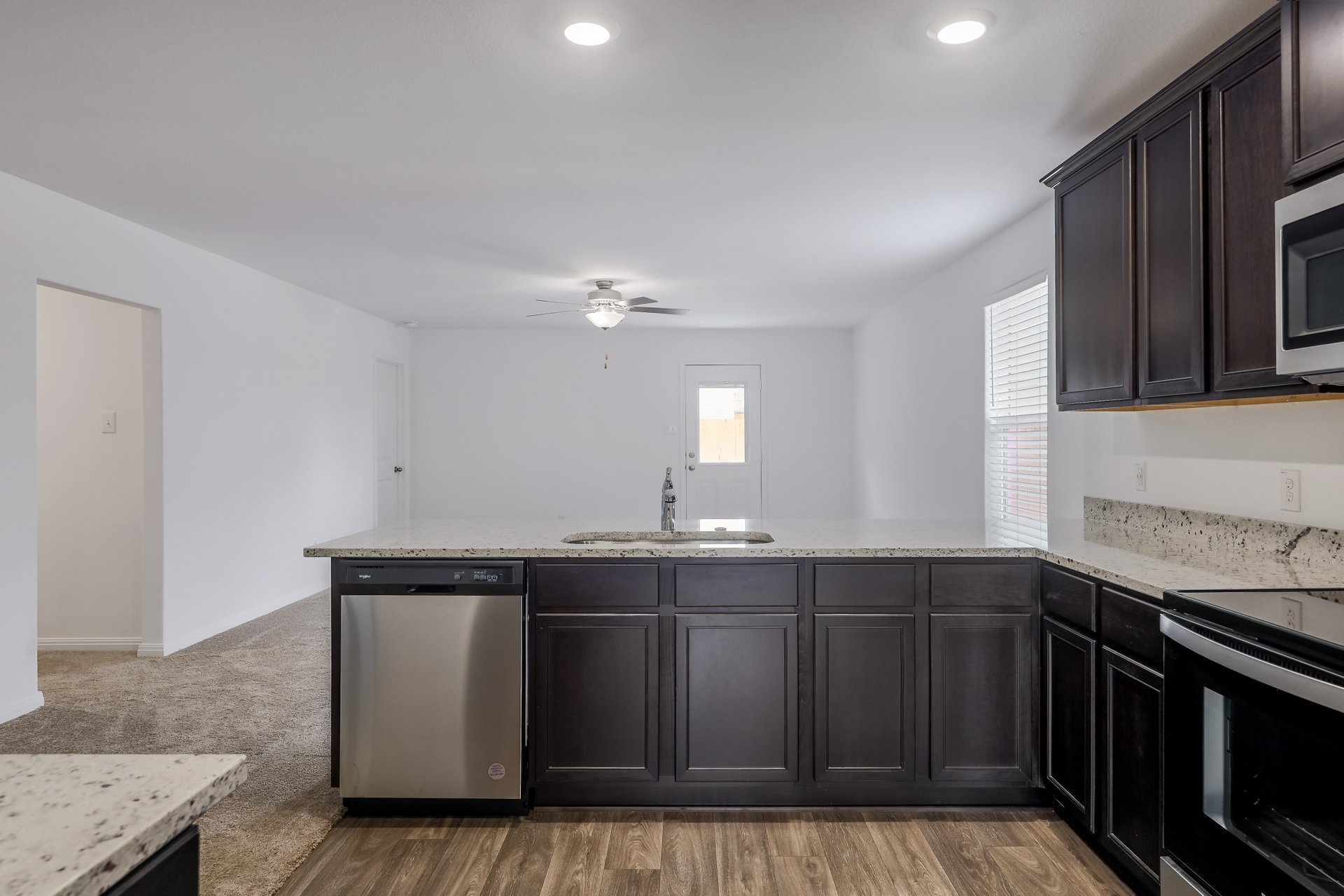 137 Maywood Ln 010.jpg-SMALL.JPG
