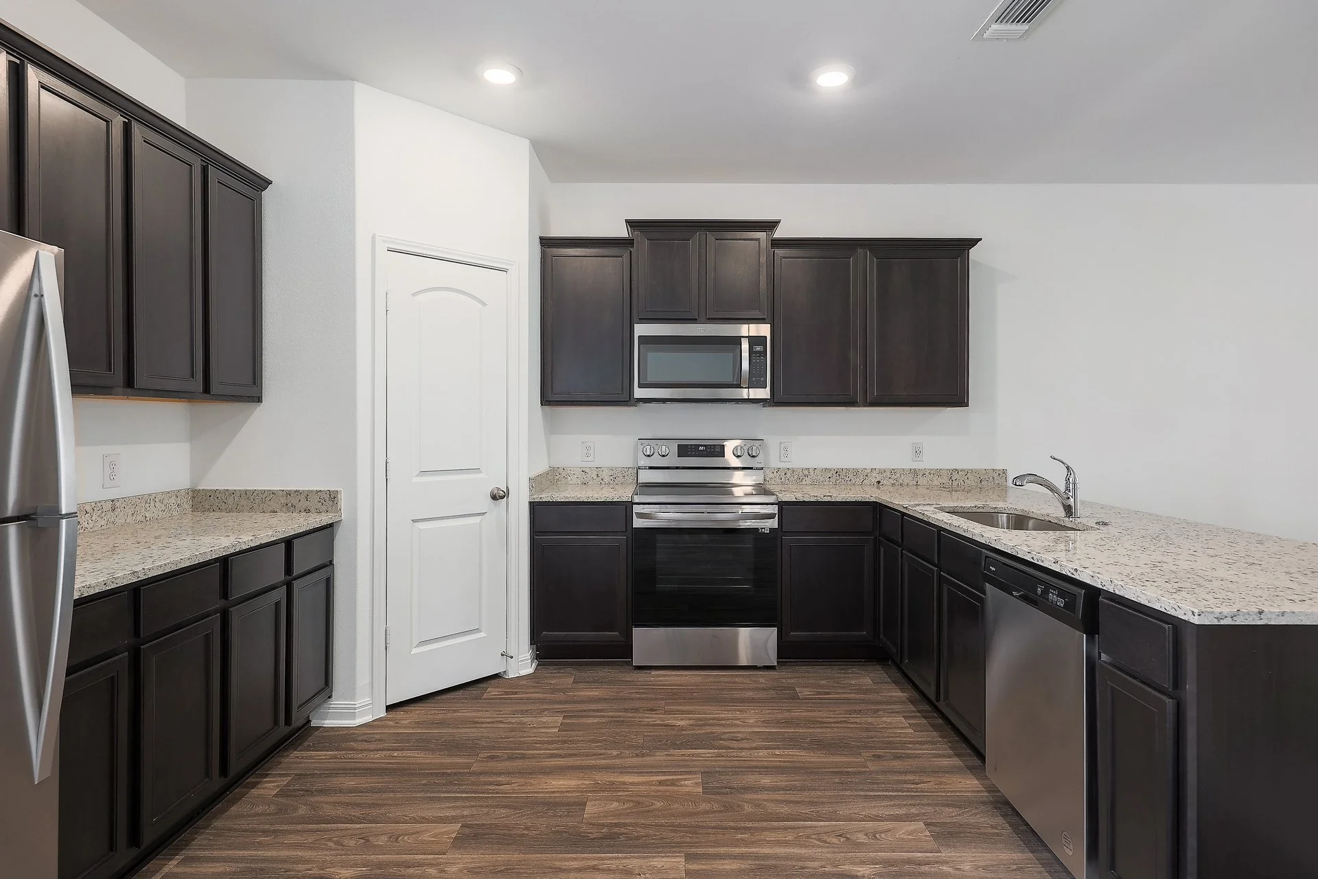 100 Maywood Ln 012.jpg-SMALL.JPG