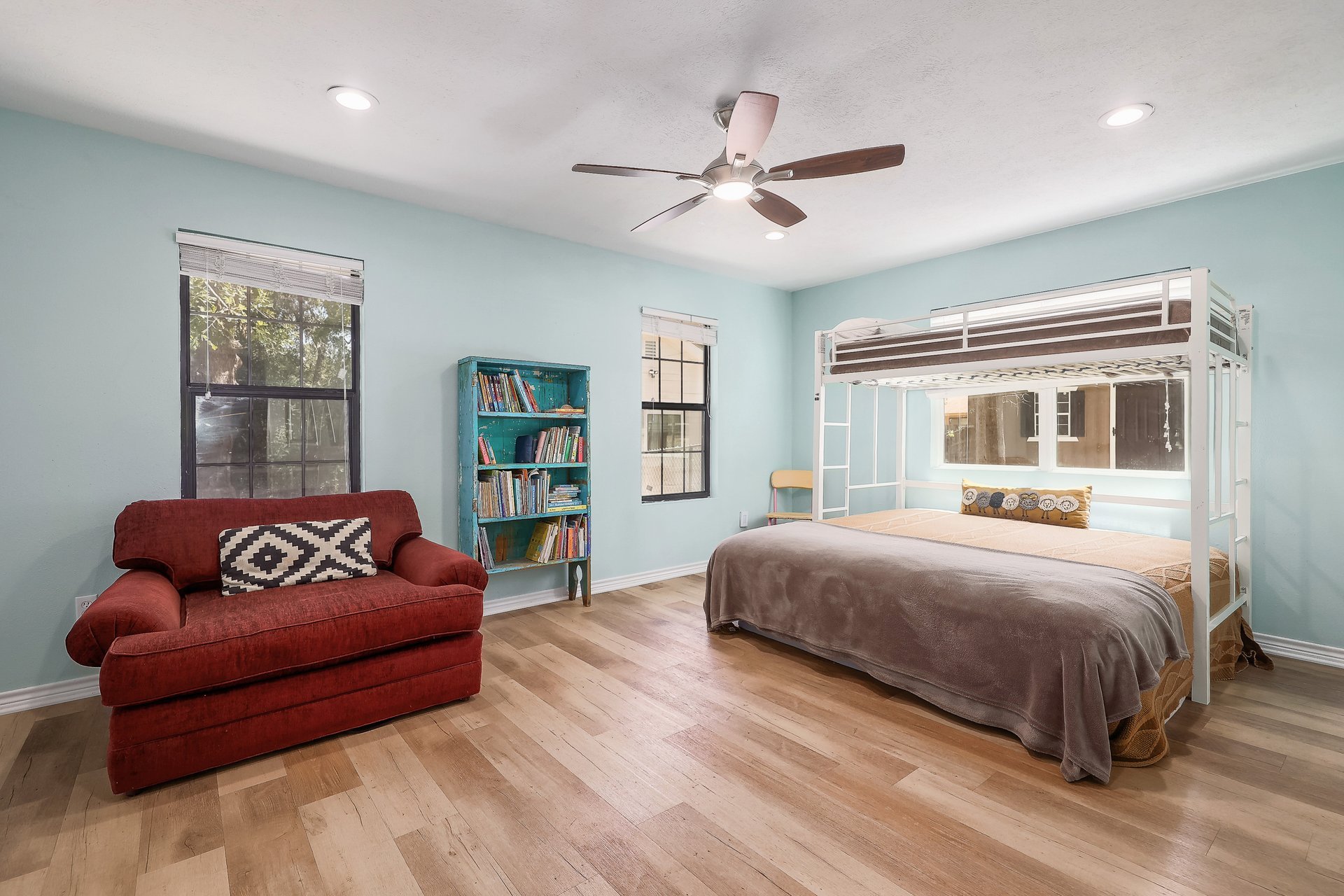 193 Ashwood Dr 017.jpg-SMALL.JPG
