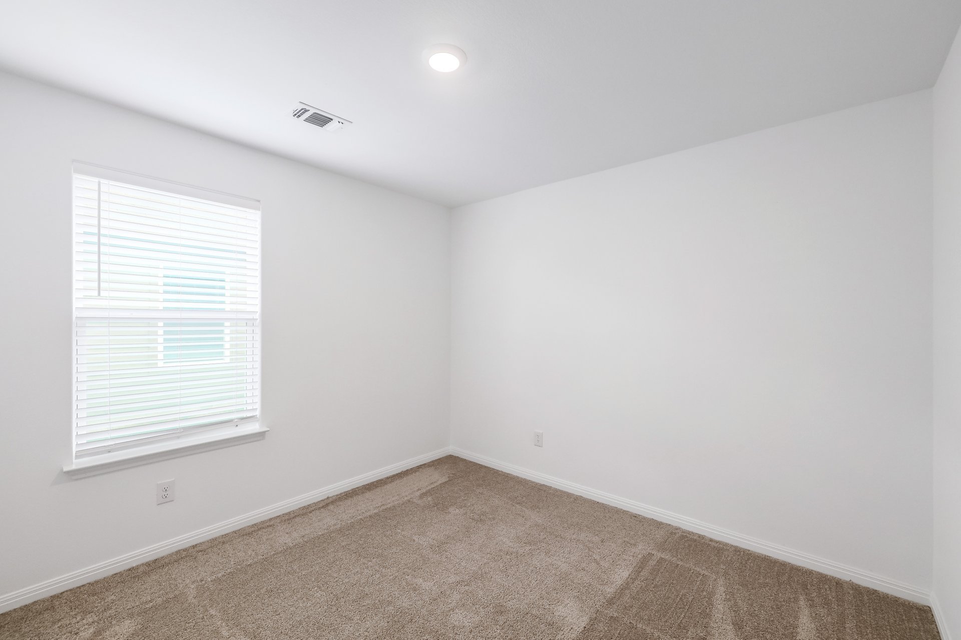 137 Maywood Ln 018.jpg-SMALL.JPG