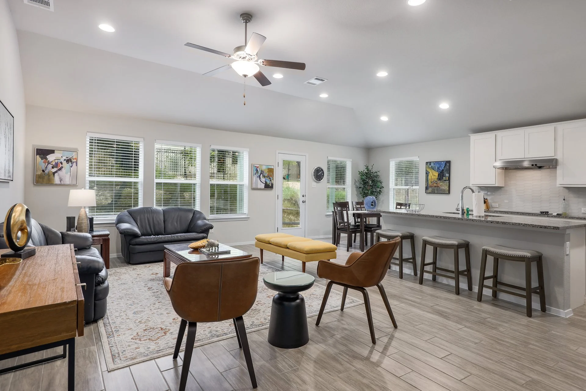 2903 American Dr 003.jpg-SMALL.JPG